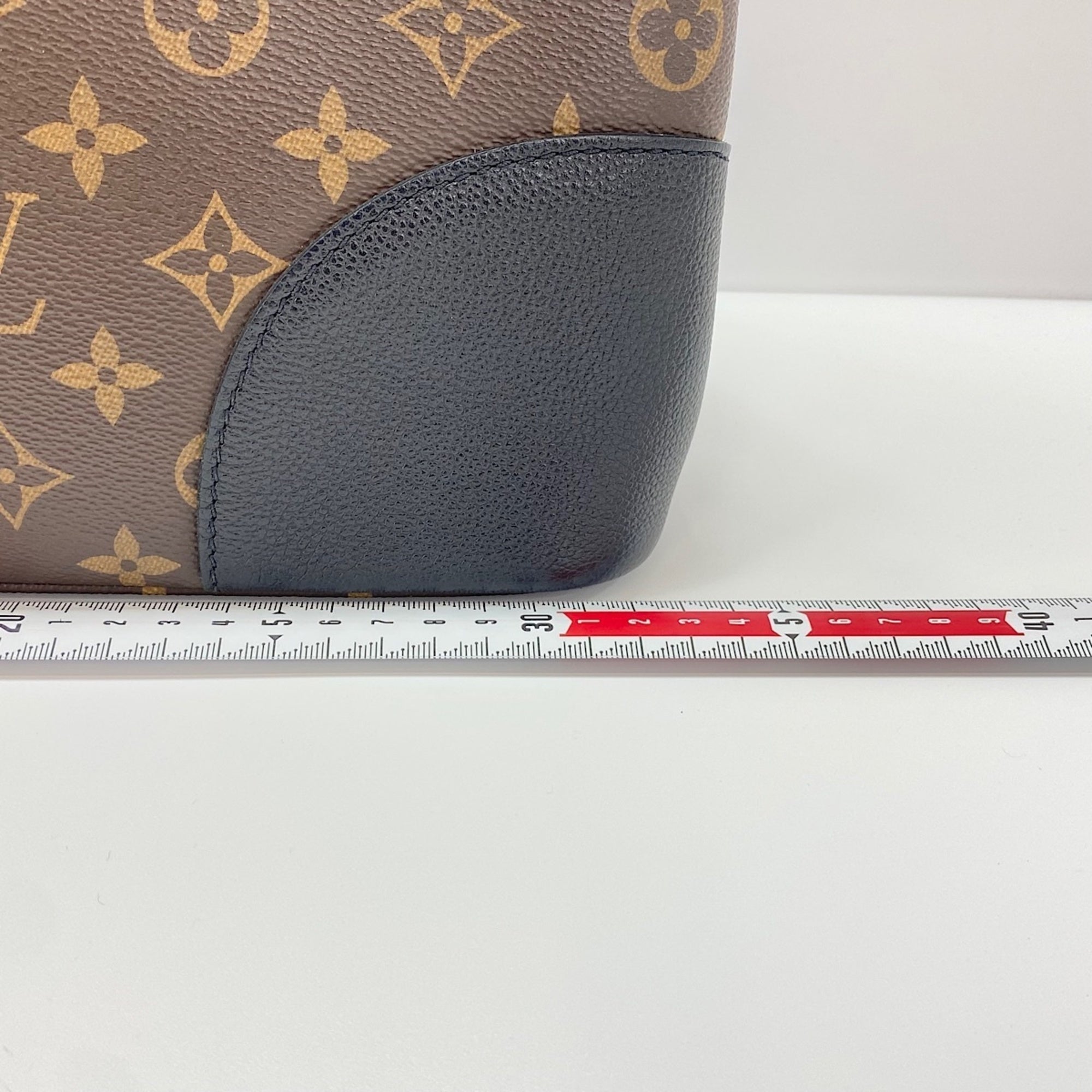 Louis Vuitton Brown Handbag (Pre-Owned)