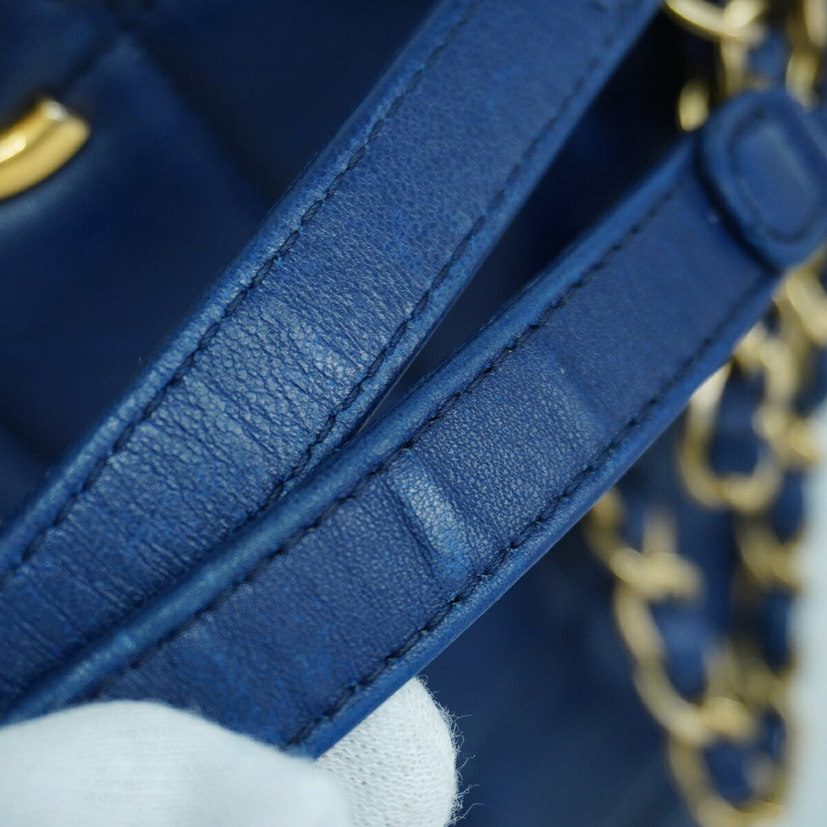 Chanel Blue Leather Shoulder Bag (Pre-Owned)