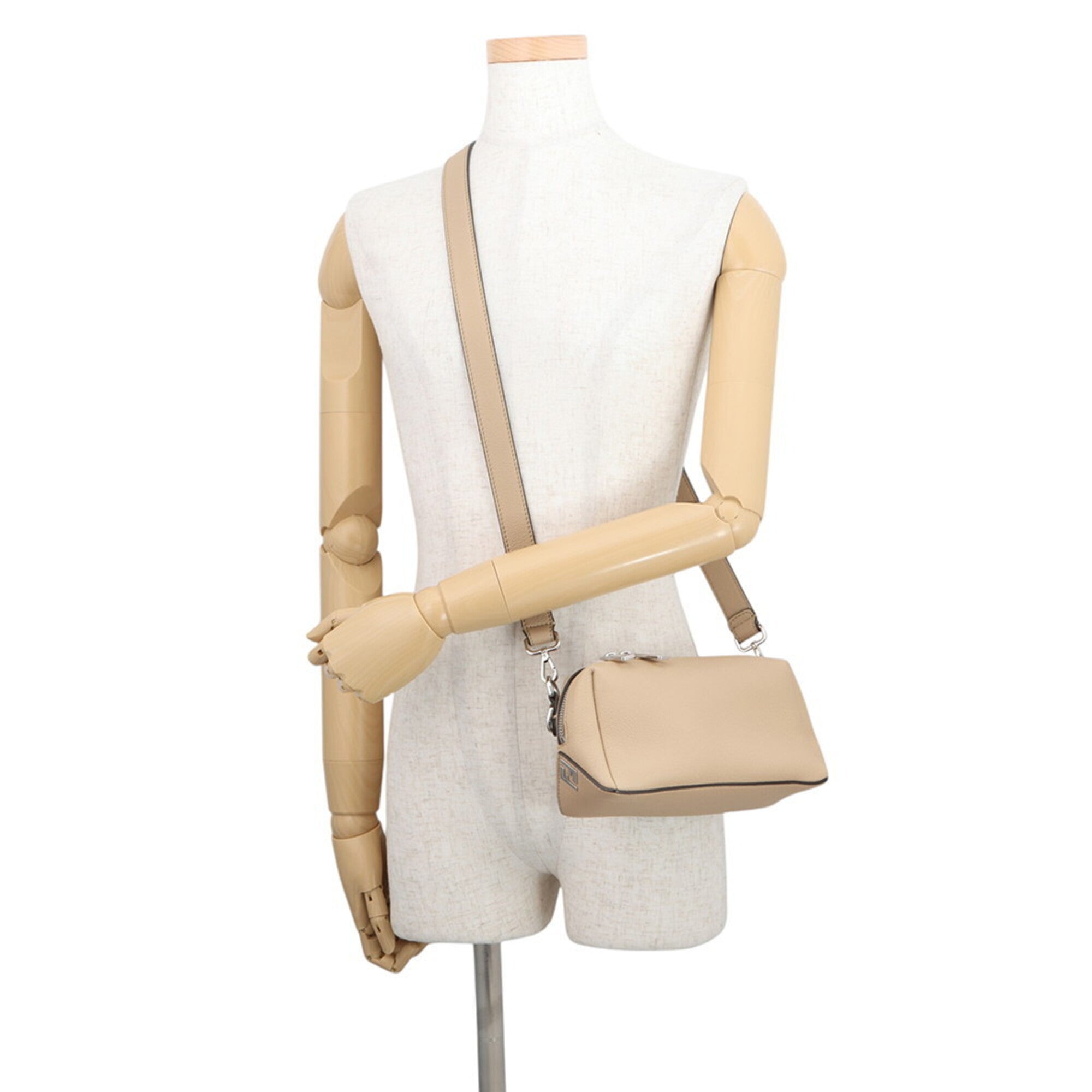 Fendi Beige Leather Handbag Shoulder Bag (Pre-Owned)