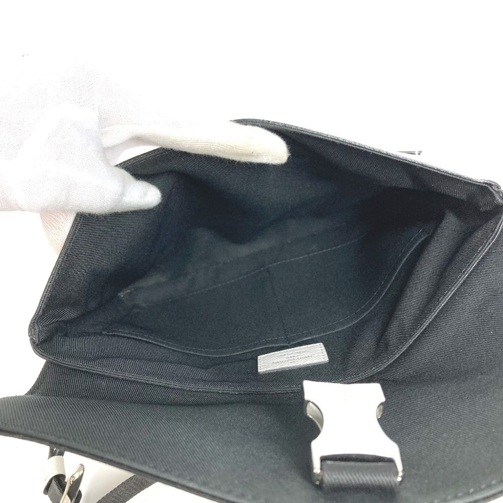 Louis Vuitton White Taigarama Shoulder Bag (Pre-Owned)
