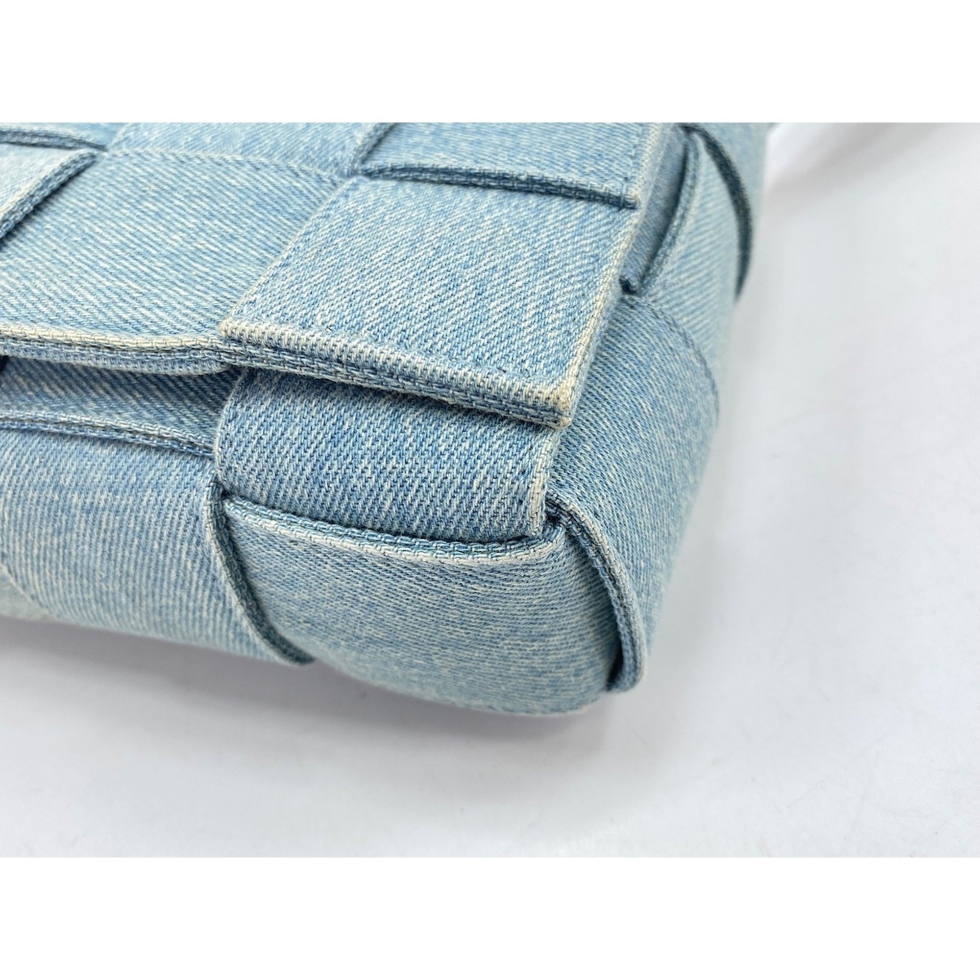 Bottega Veneta Blue Shoulder Bag (Pre-Owned)