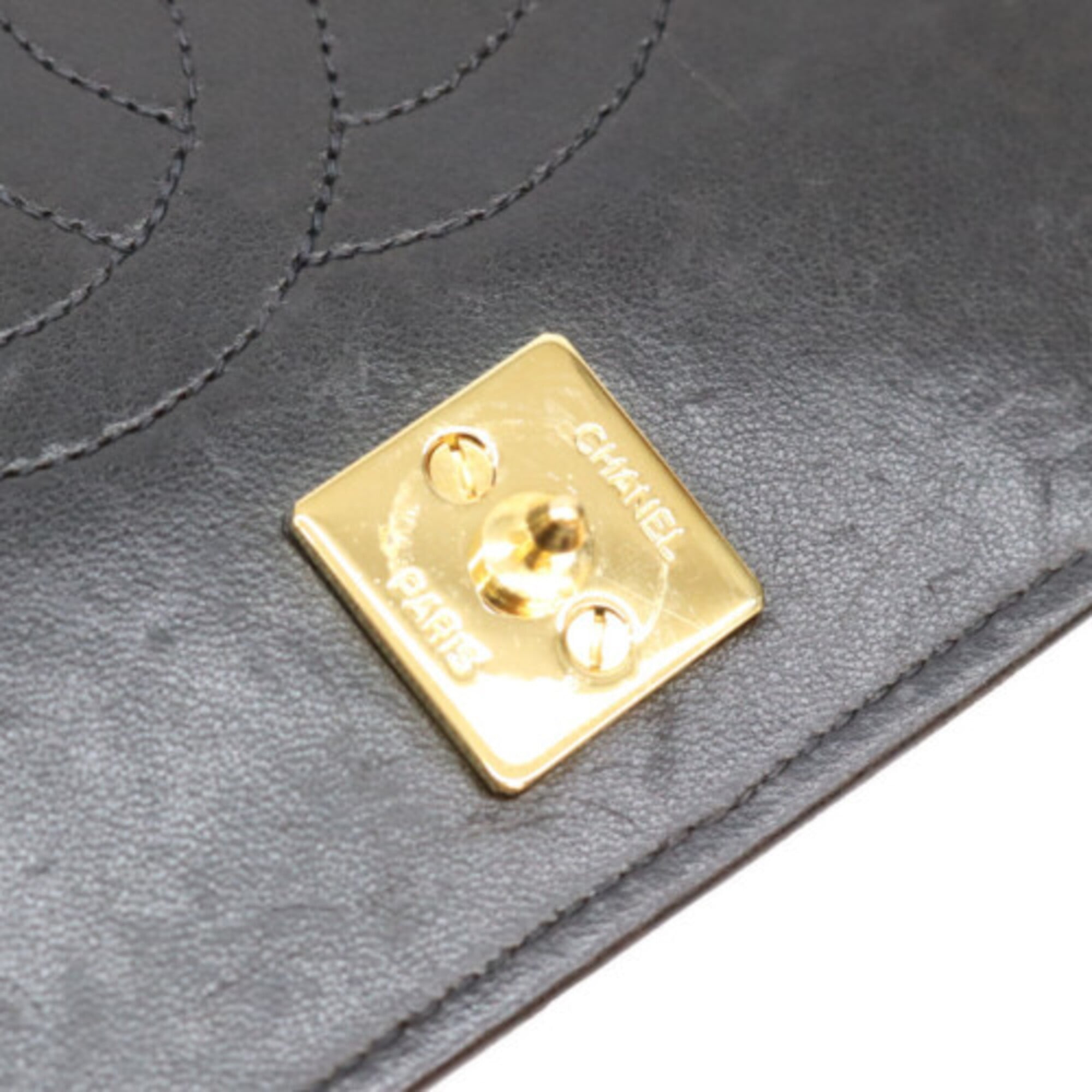 Chanel Black Leather Shoulder Bag (Pre-Owned)