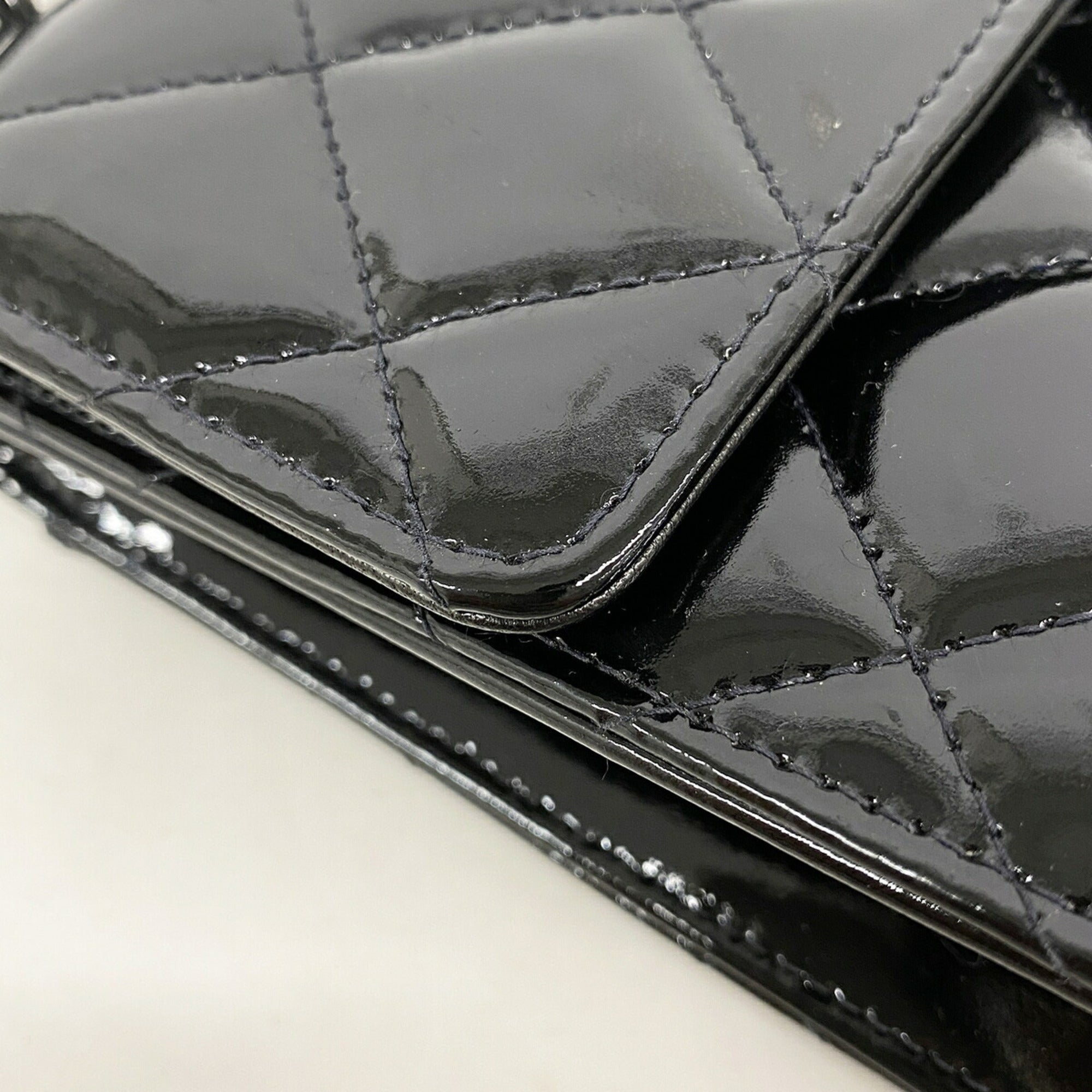 Chanel Black Patent Leather Shoulder Bag (Pre-Owned)