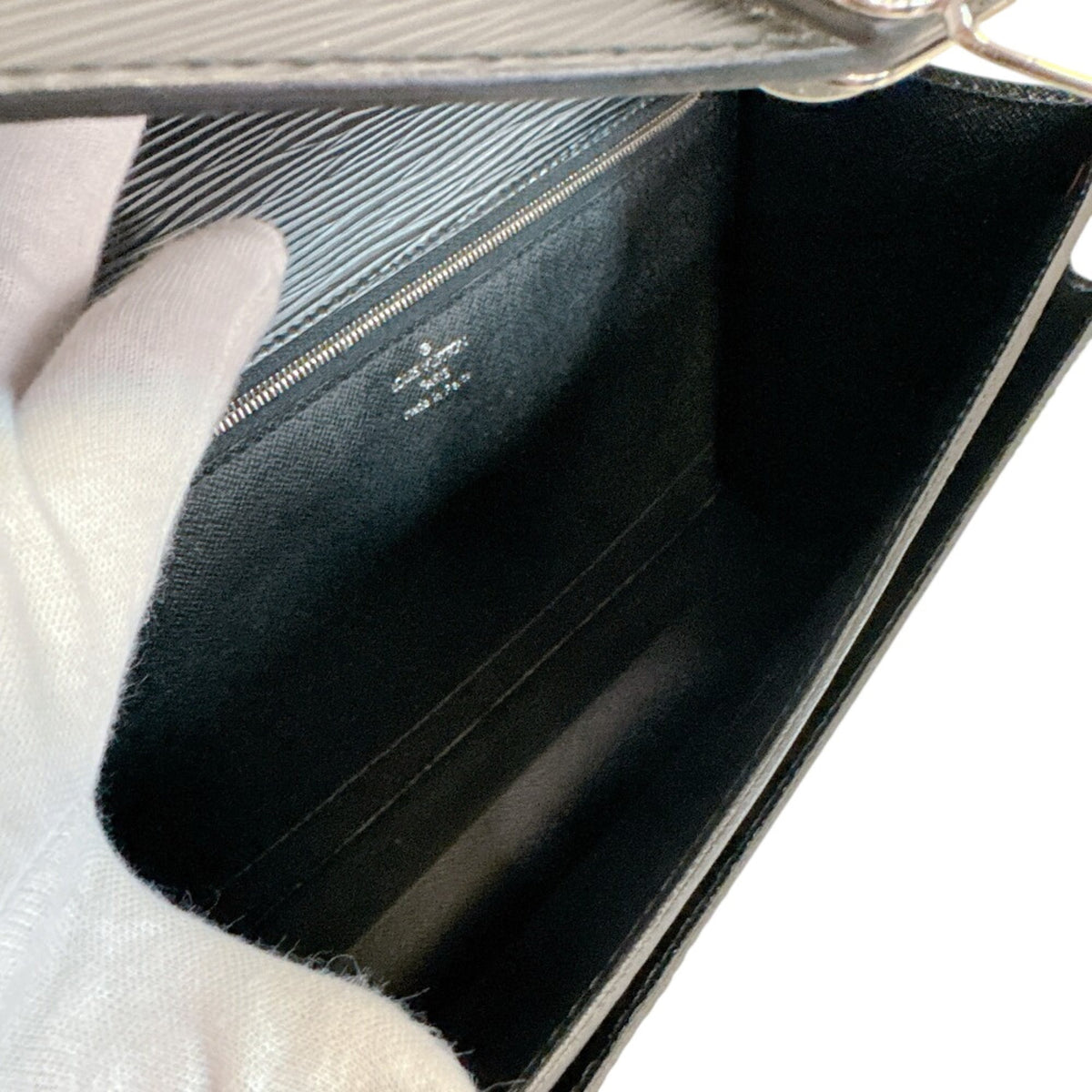 Louis Vuitton Black Epi Leather Shoulder Bag (Pre-Owned)