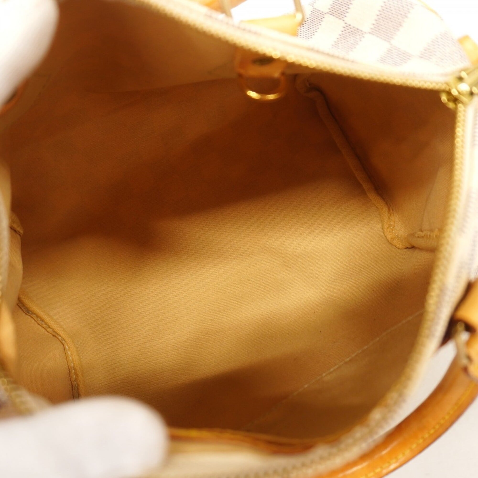 Louis Vuitton White Handbag (Pre-Owned)