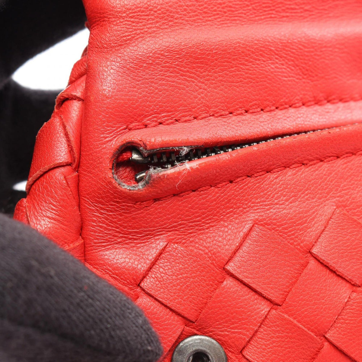 Bottega Veneta Intrecciato Red Color Leather Shoulder Bag (Pre-Owned)