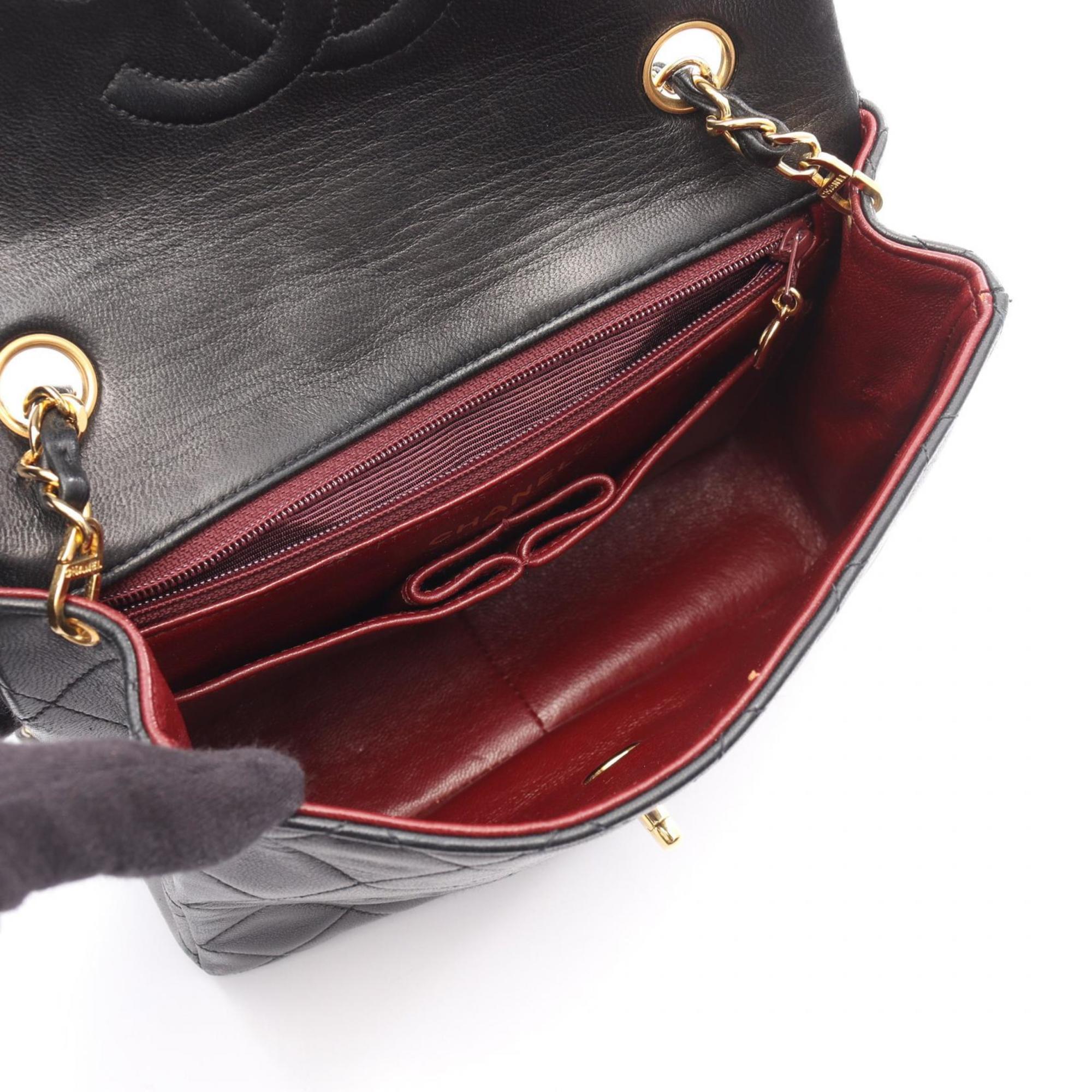 Chanel Black Leather Shoulder Bag (Pre-Owned)