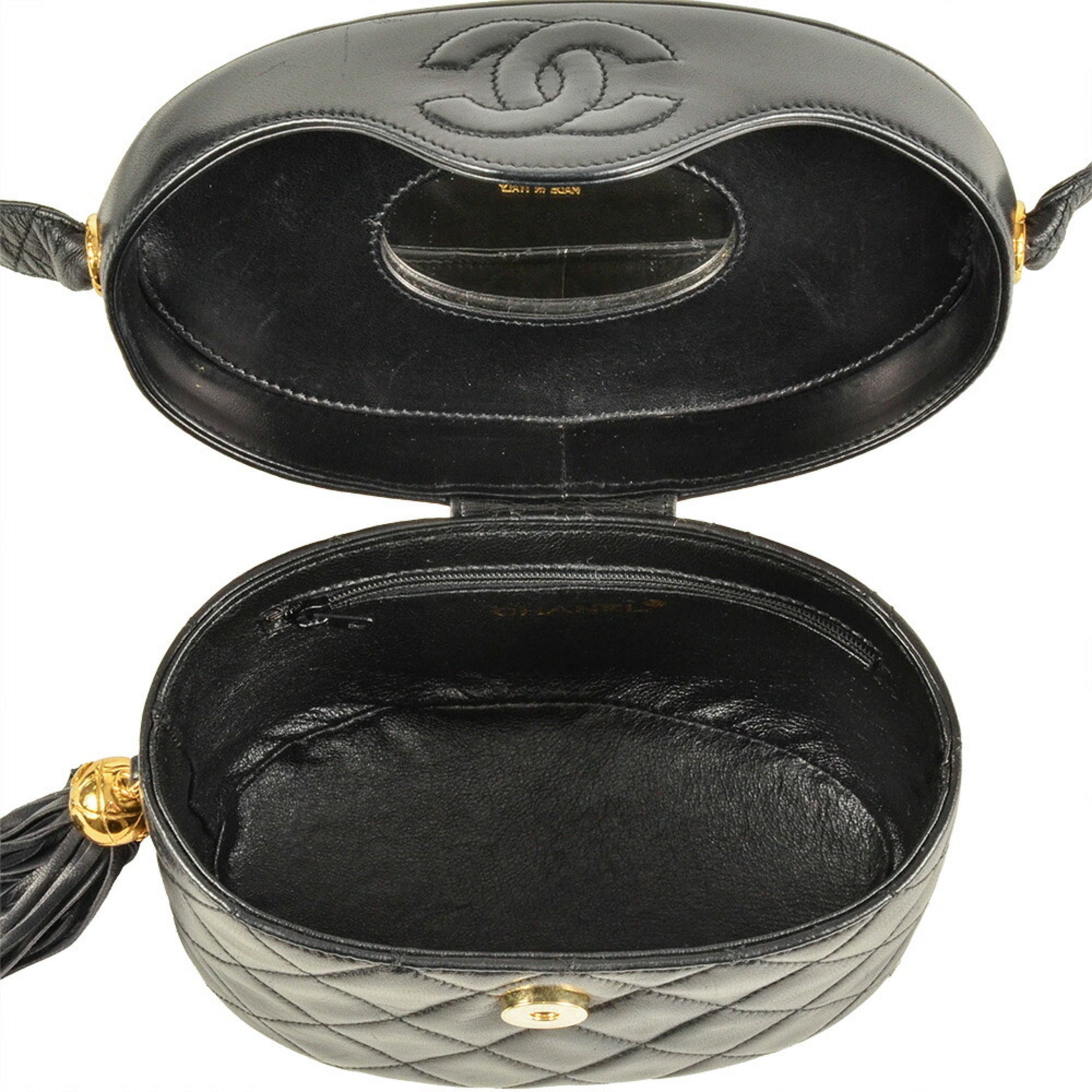 Chanel Matelasse Black Leather Shoulder Bag (Pre-Owned)