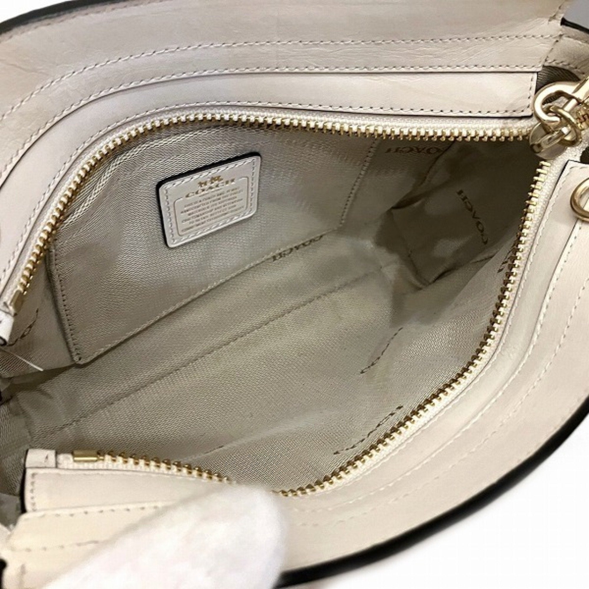 Coach Beige Leather Shoulder Bag (Pre-Owned)