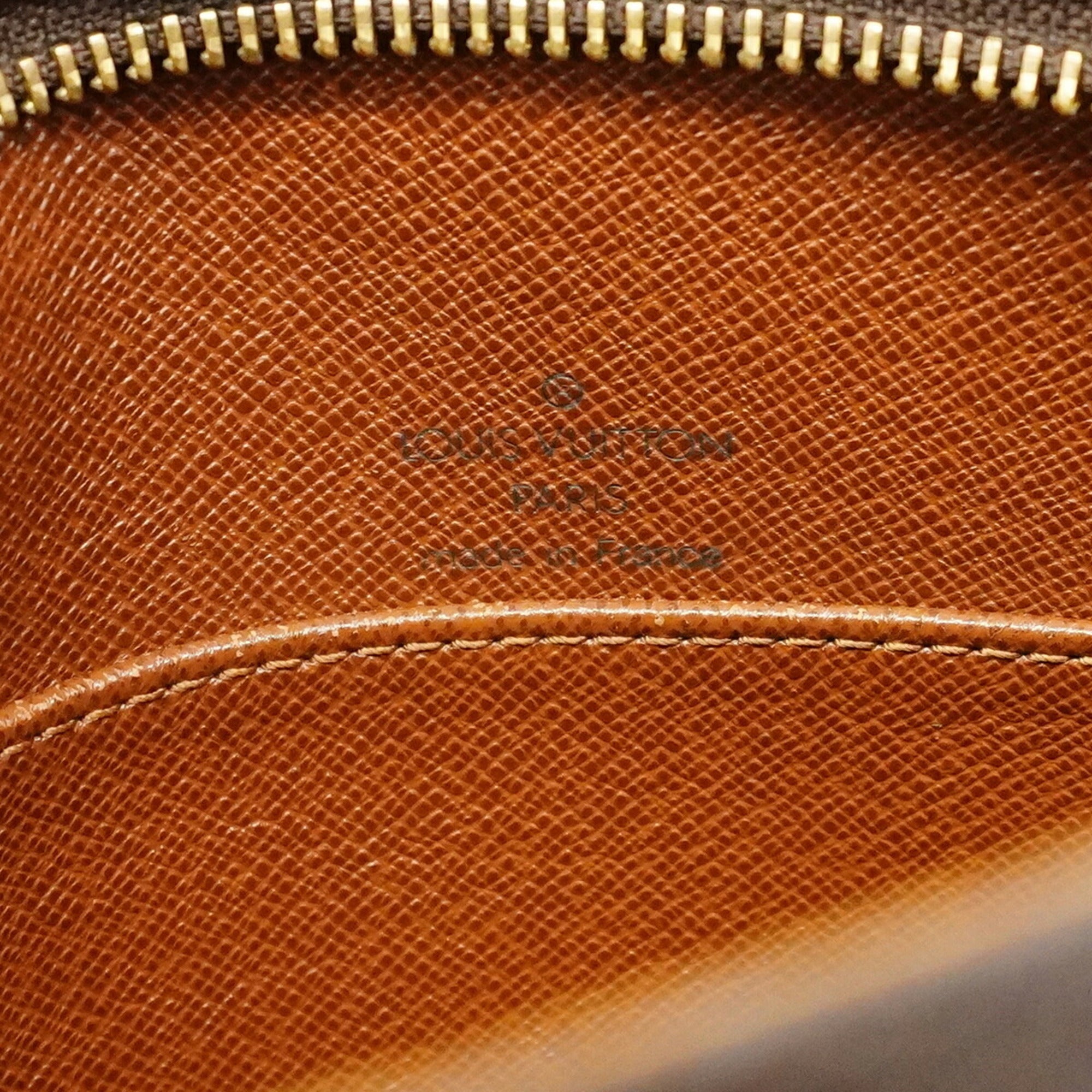 Louis Vuitton Brown Shoulder Bag (Pre-Owned)