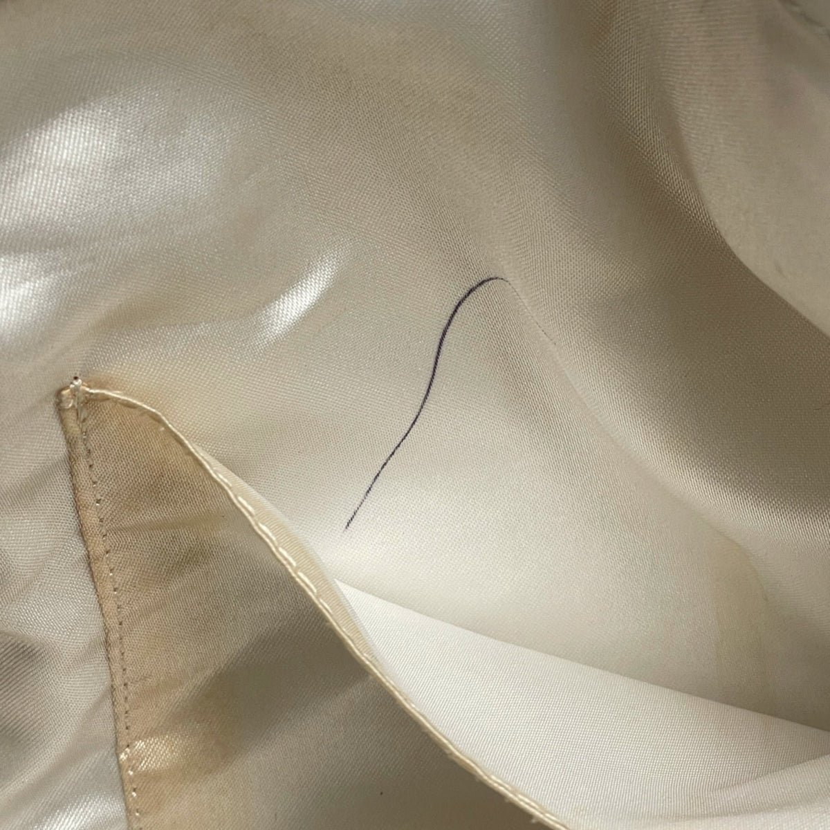 Chanel Ivory Leather Shoulder Bag (Pre-Owned)