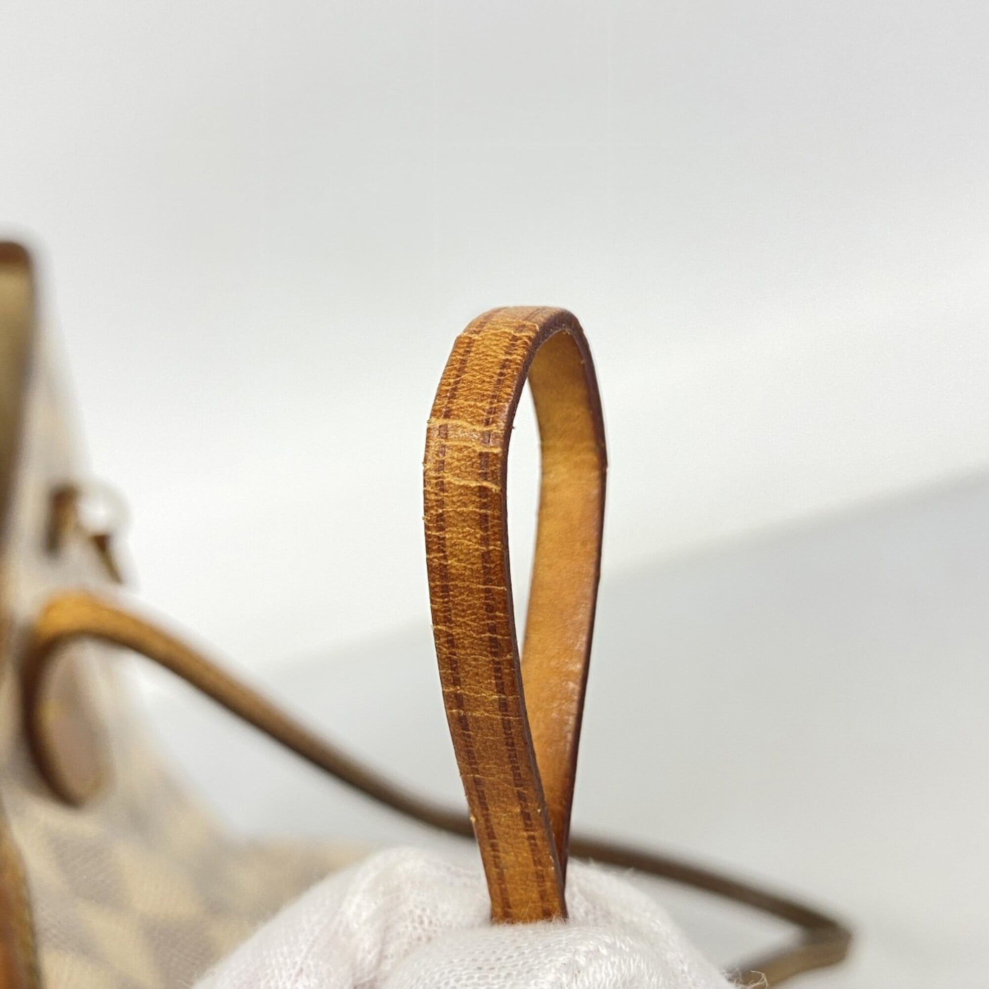 Louis Vuitton White Tote Bag (Pre-Owned)