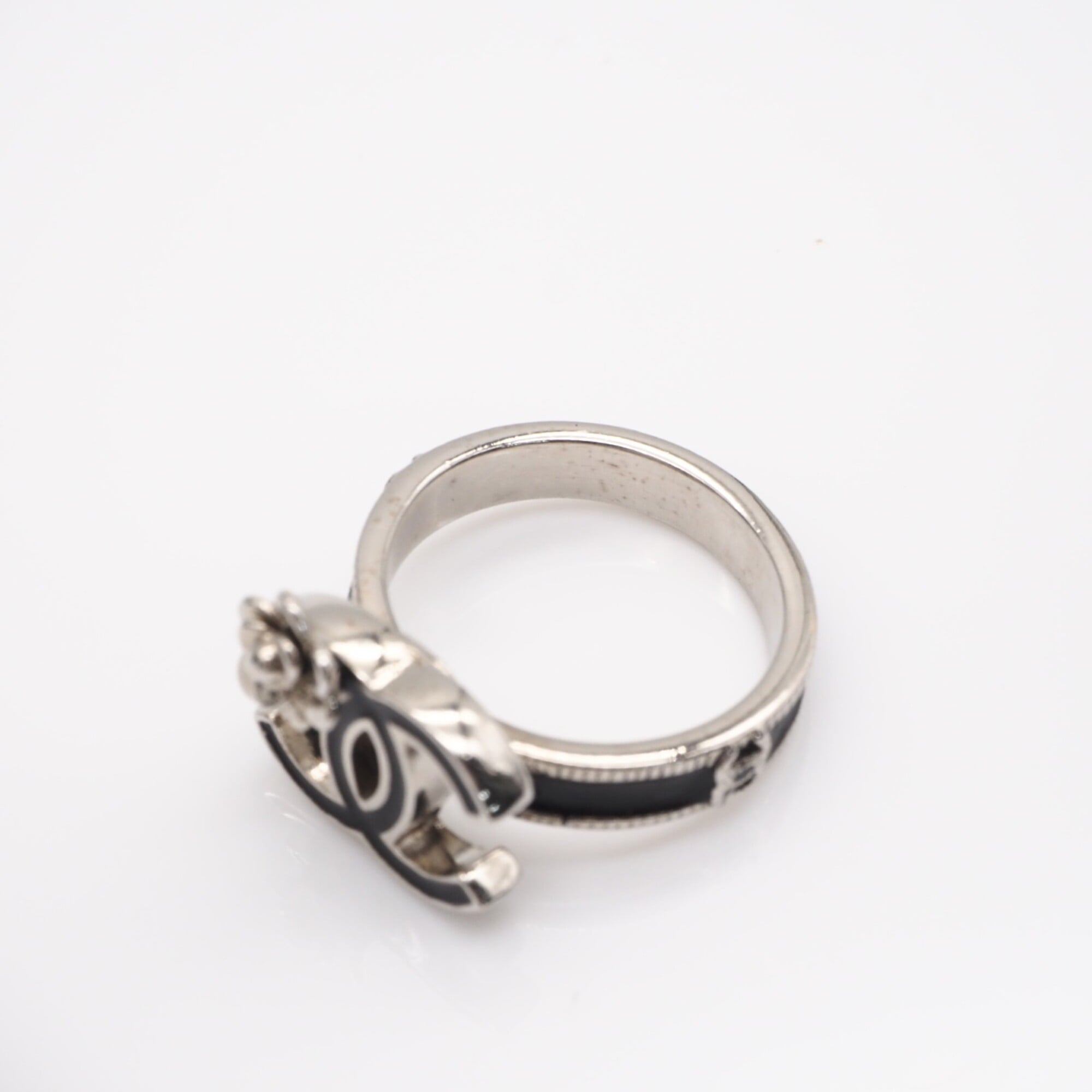 Chanel Camellia Silver Black Band Ring (Pre-Owned)
