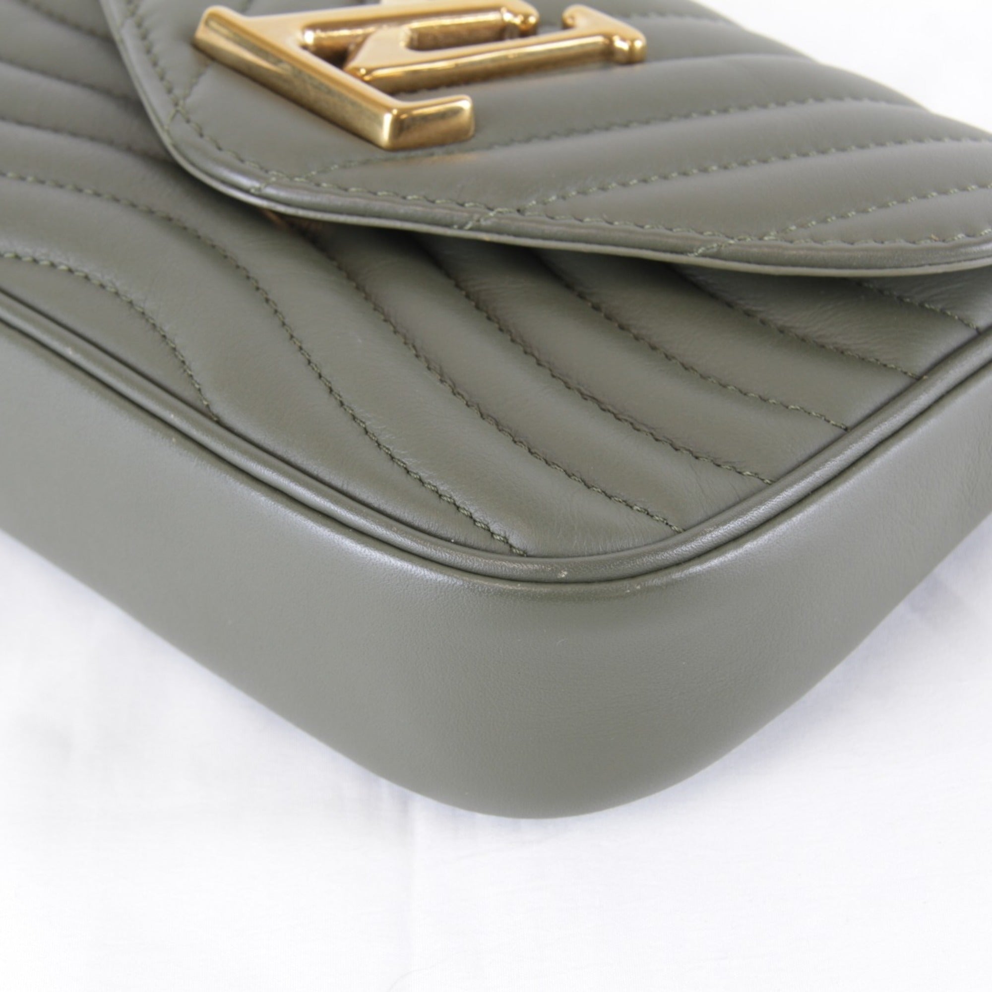 Louis Vuitton Khaki Leather Shoulder Bag (Pre-Owned)