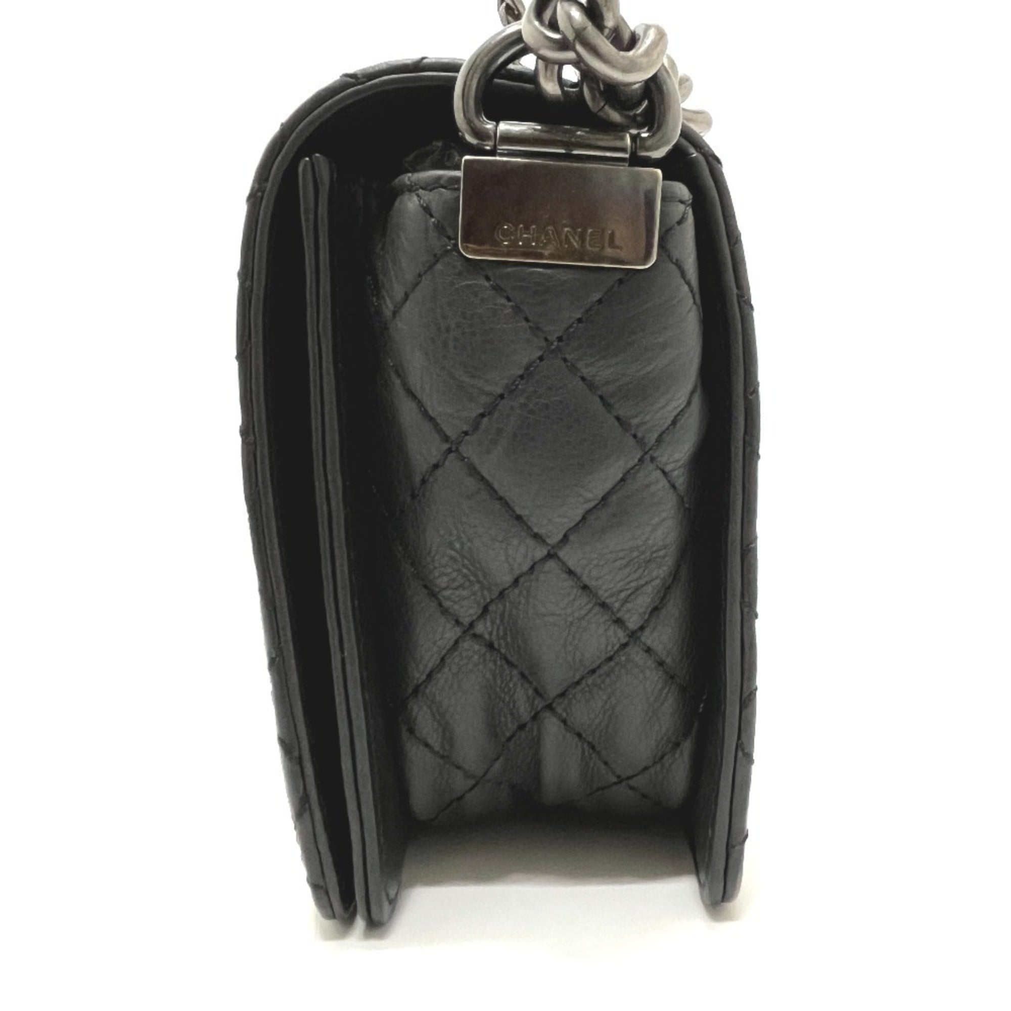 Chanel Boy Chanel Black Leather Shoulder Bag (Pre-Owned)
