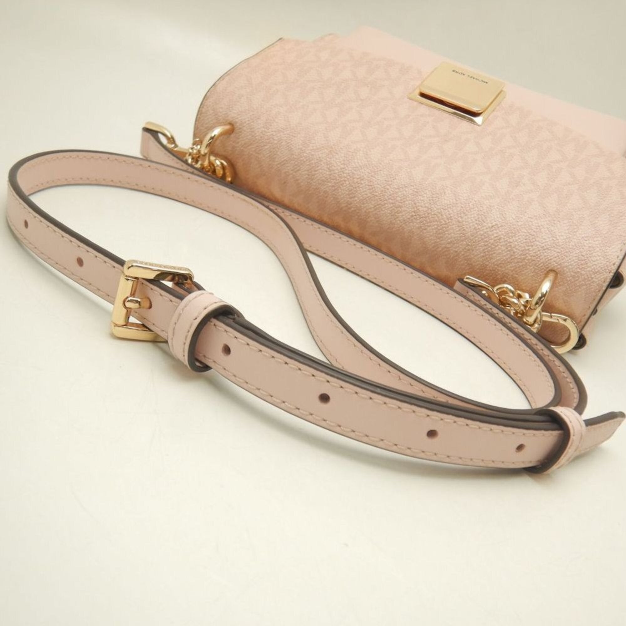 Michael Kors Pink Coated Canvas Shoulder Bag (Pre-Owned)