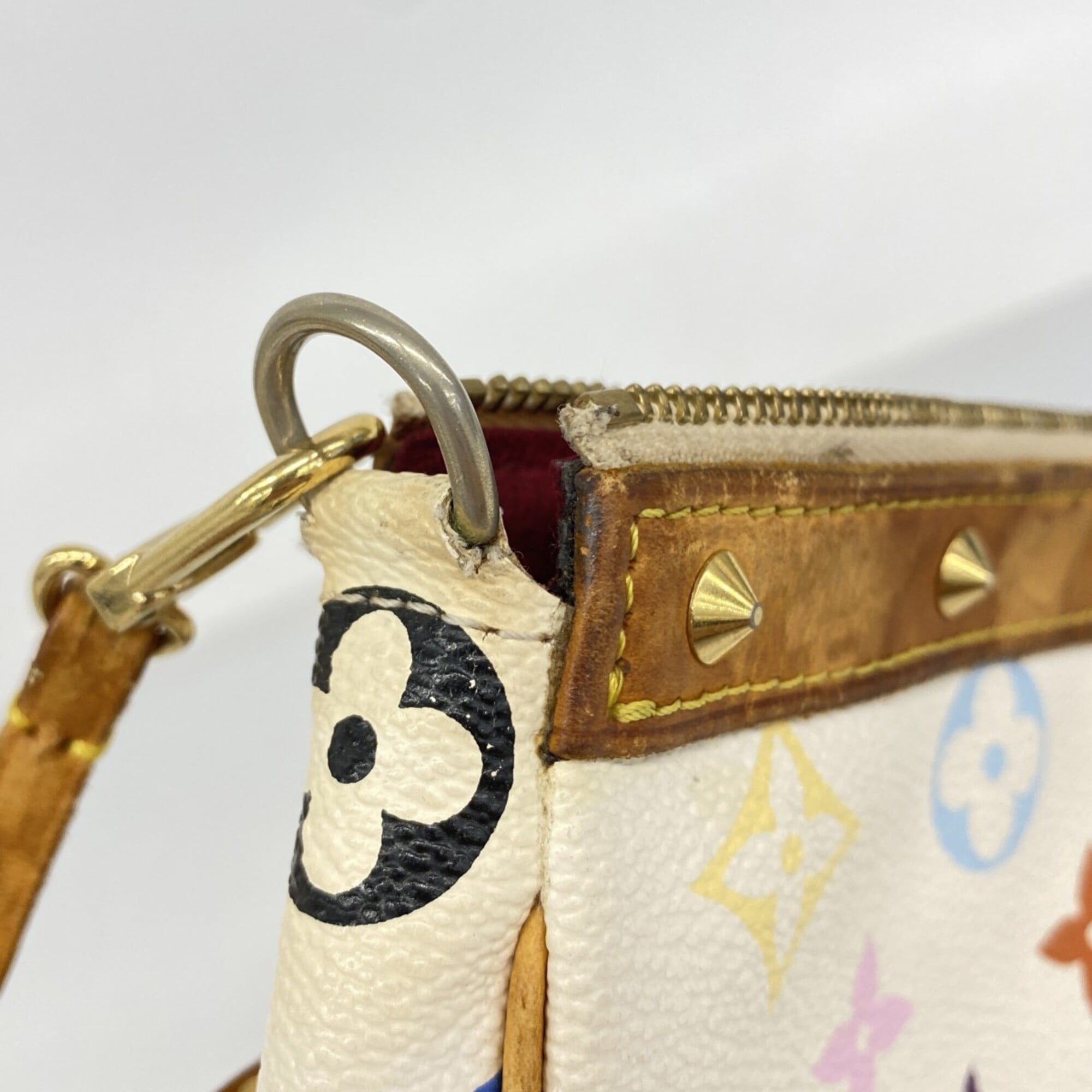 Louis Vuitton Blanc Pouch (Pre-Owned)