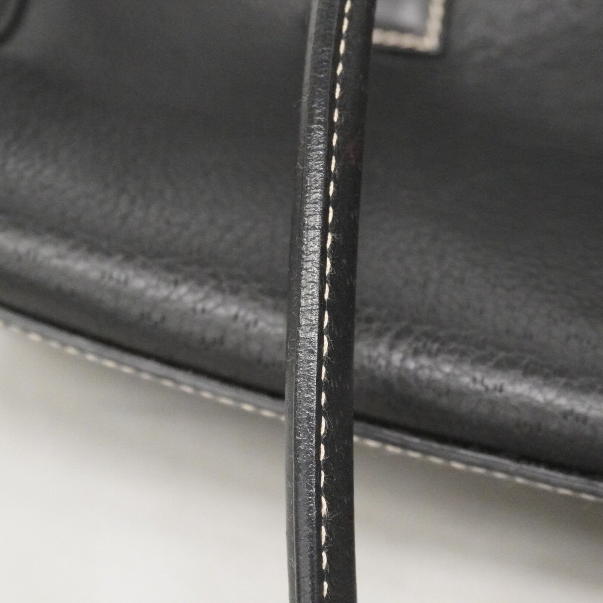 Salvatore Ferragamo Black Leather Handbag (Pre-Owned)
