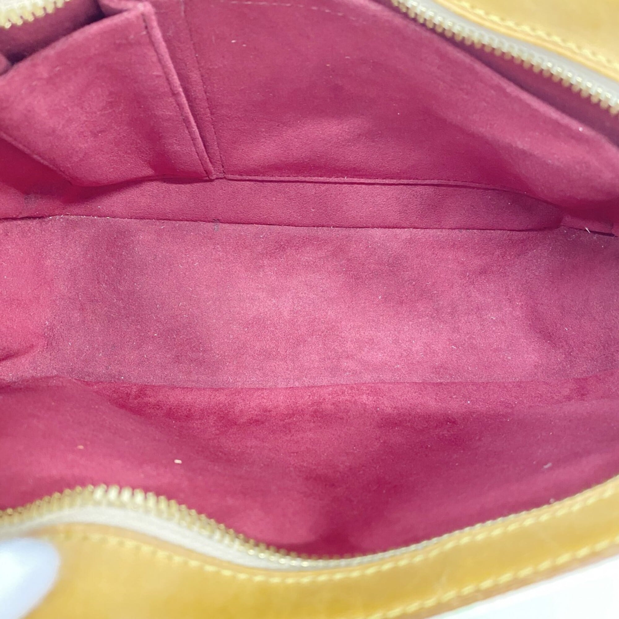Louis Vuitton Blanc Shoulder Bag (Pre-Owned)