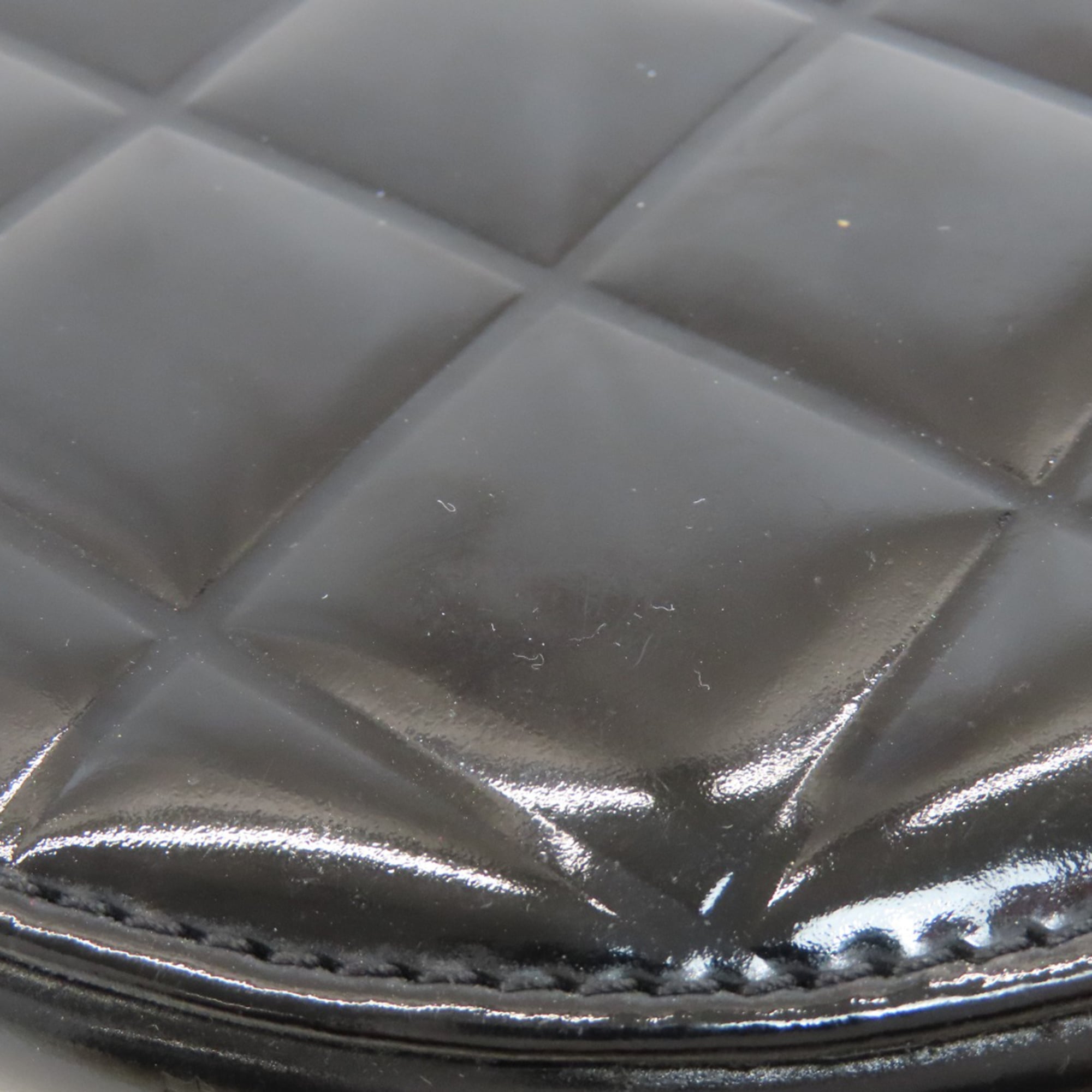 Chanel Black Leather Shoulder Bag (Pre-Owned)