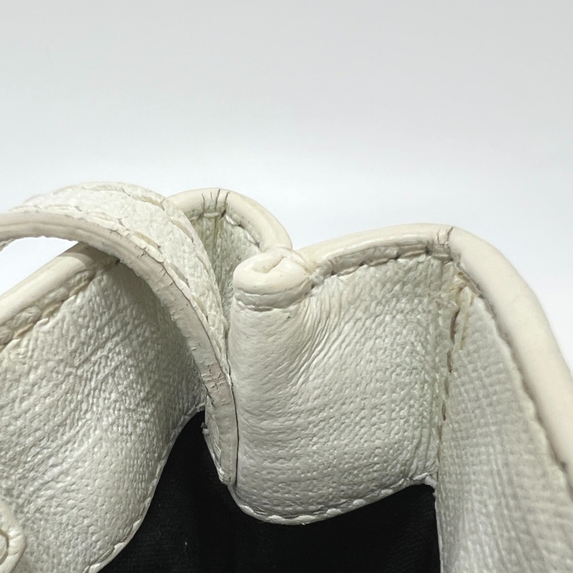 Balenciaga White Leather Tote Bag (Pre-Owned)