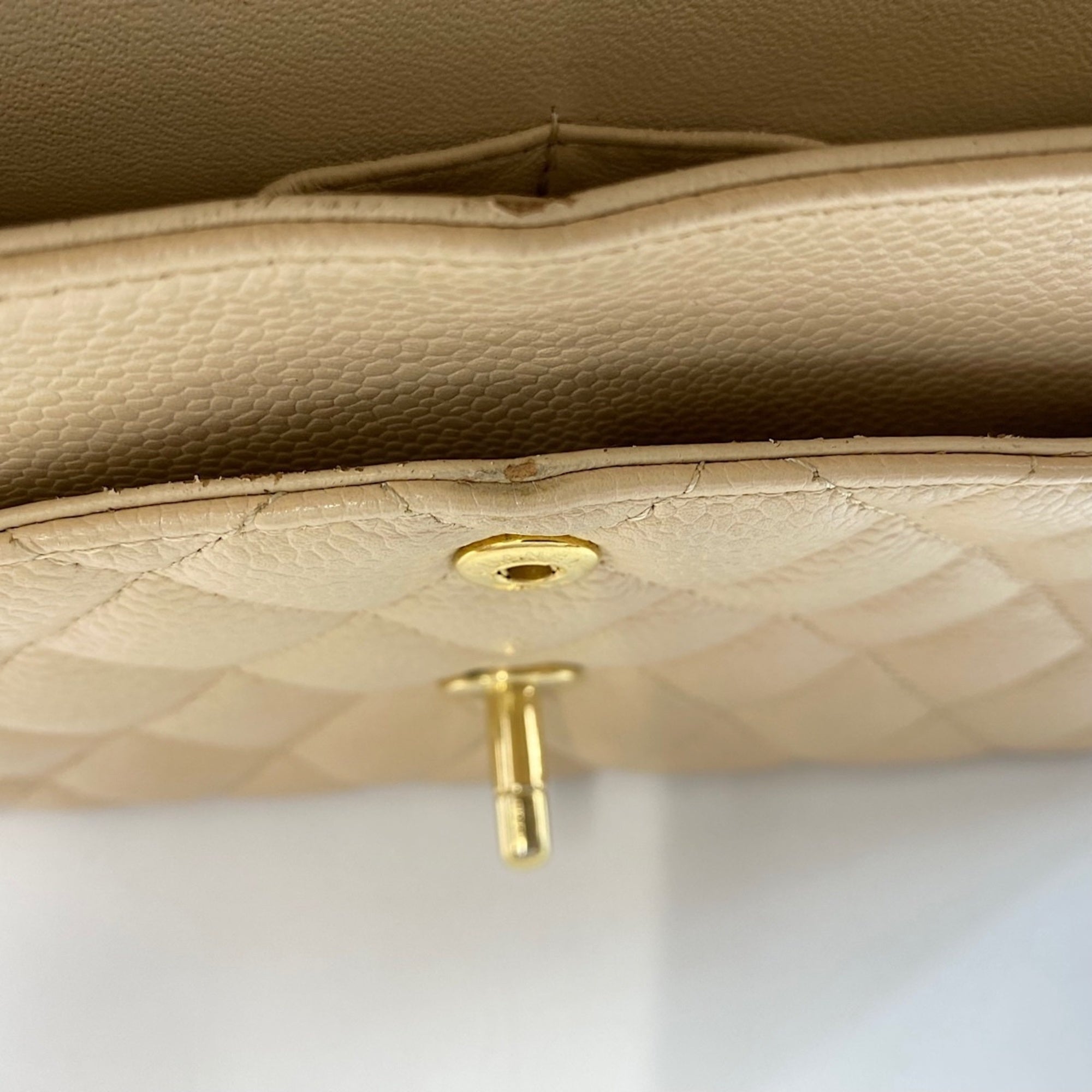 Chanel Matelasse Beige Shoulder Bag (Pre-Owned)