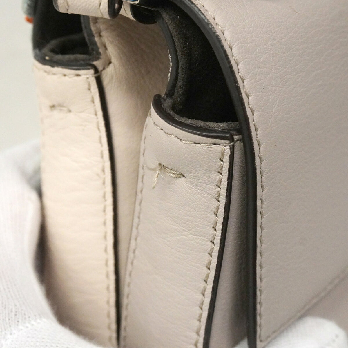 Fendi Gray Ivory Leather Handbag (Pre-Owned)