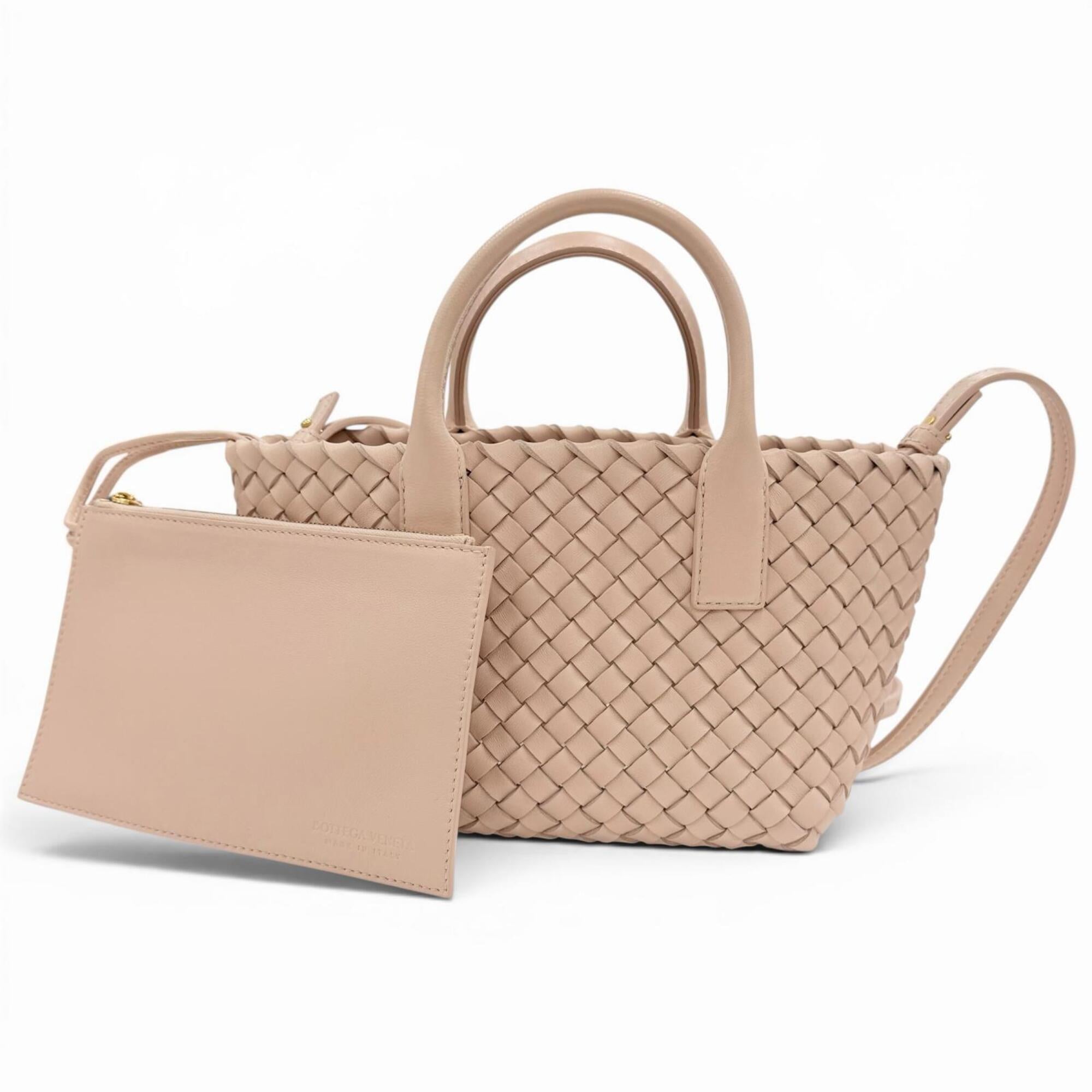 Bottega Veneta Pink Leather Pouch Shoulder Bag (Pre-Owned)