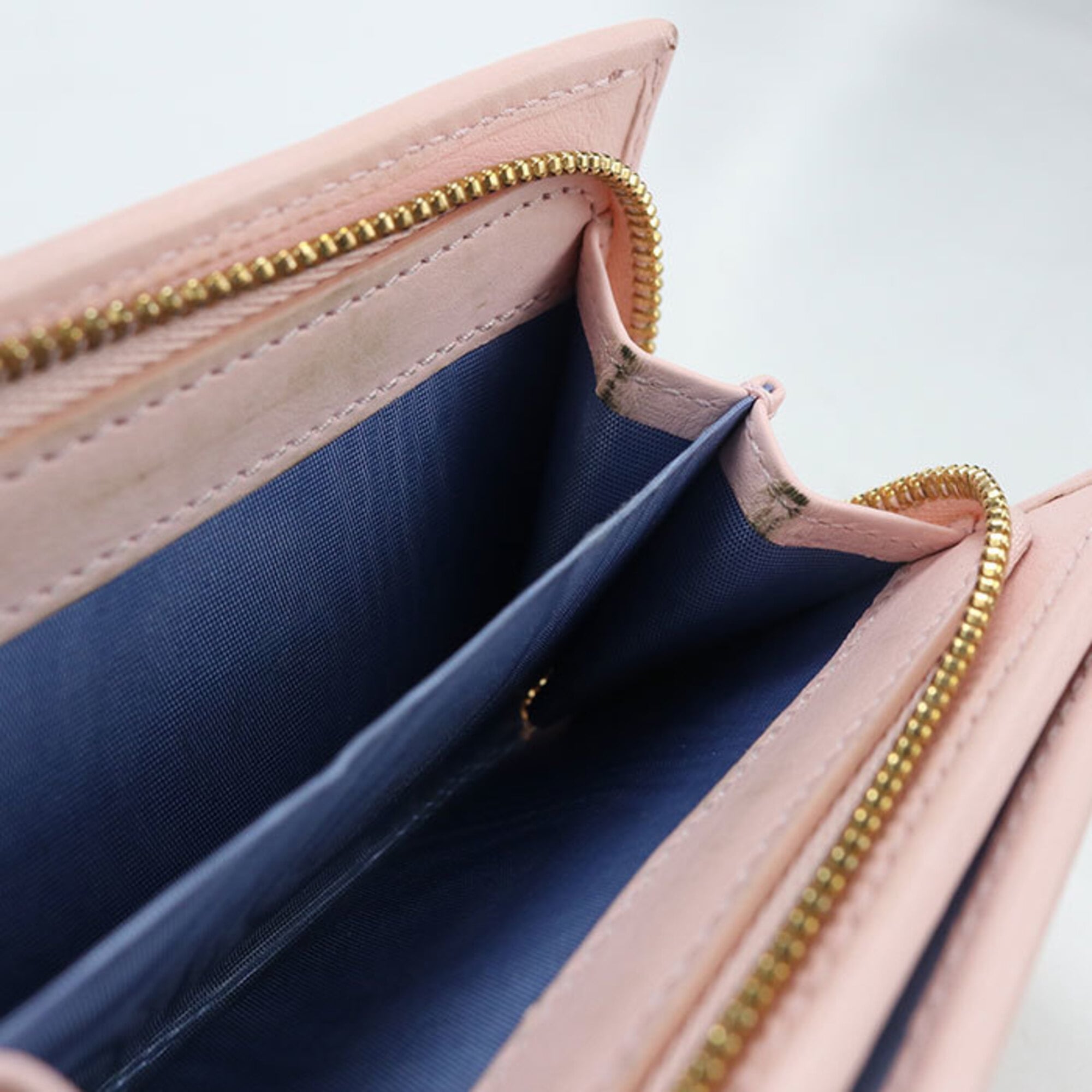 Gucci Pink Leather Wallet (Bi-Fold) (Pre-Owned)