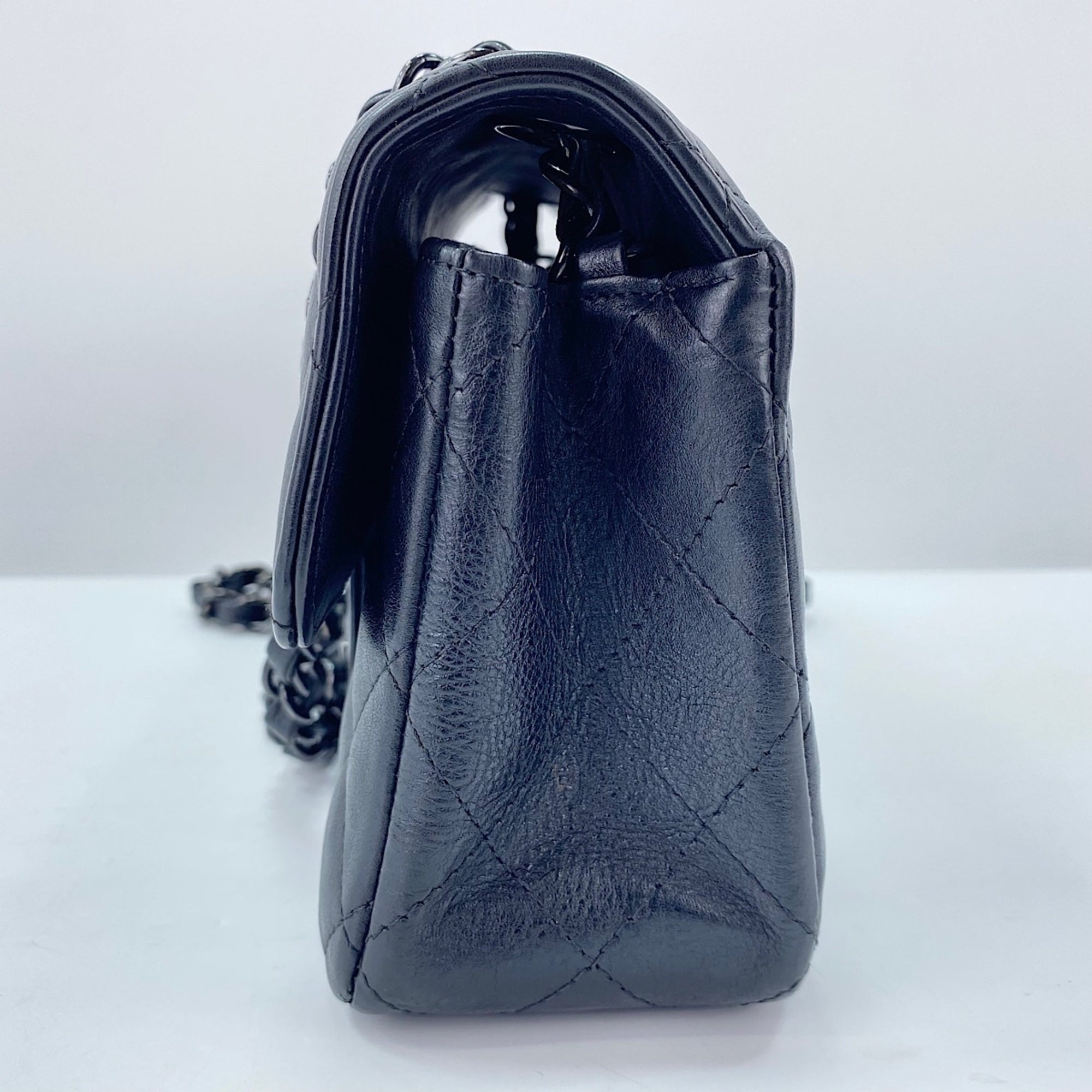 Chanel Matelasse Black Shoulder Bag (Pre-Owned)
