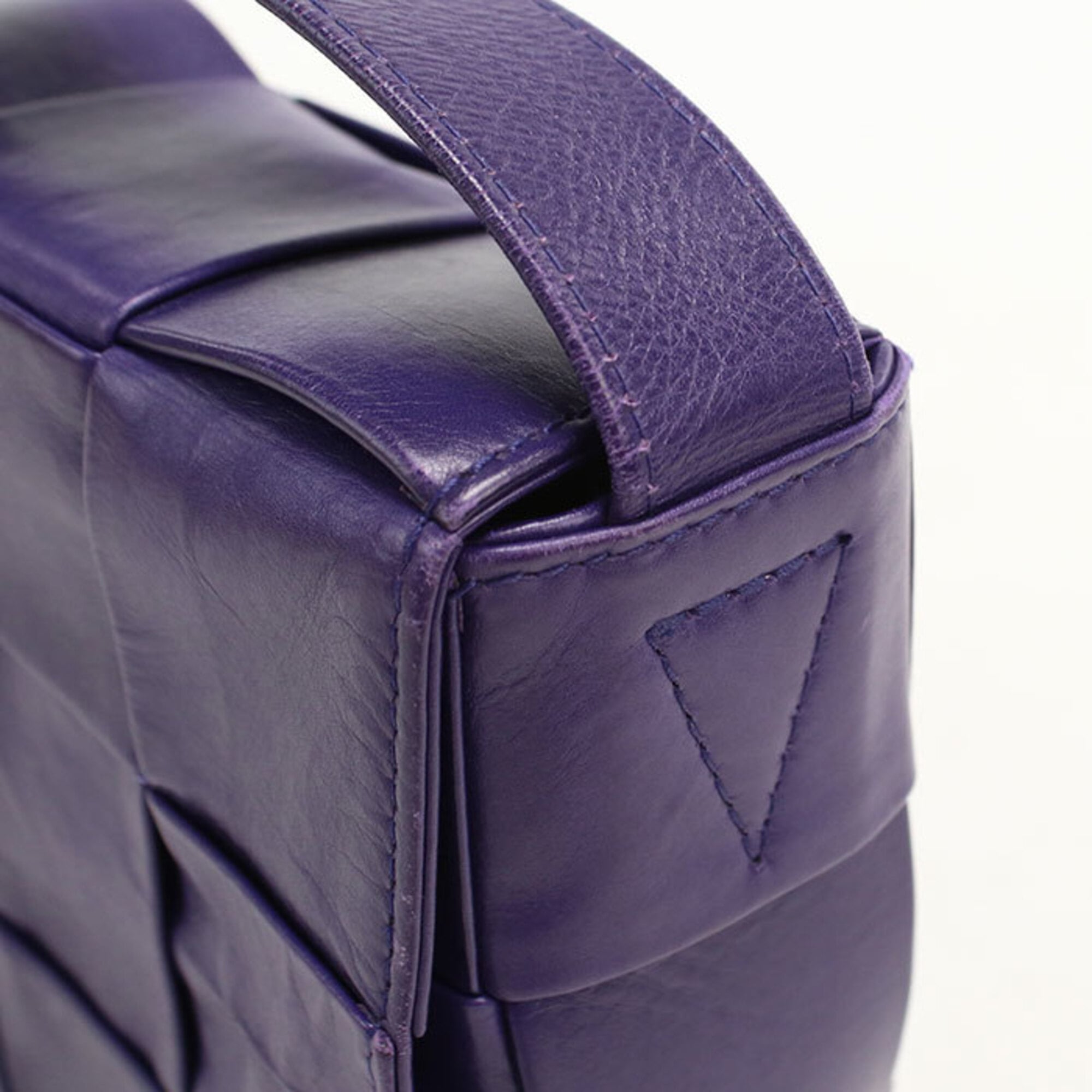 Bottega Veneta Purple Leather Shoulder Bag (Pre-Owned)