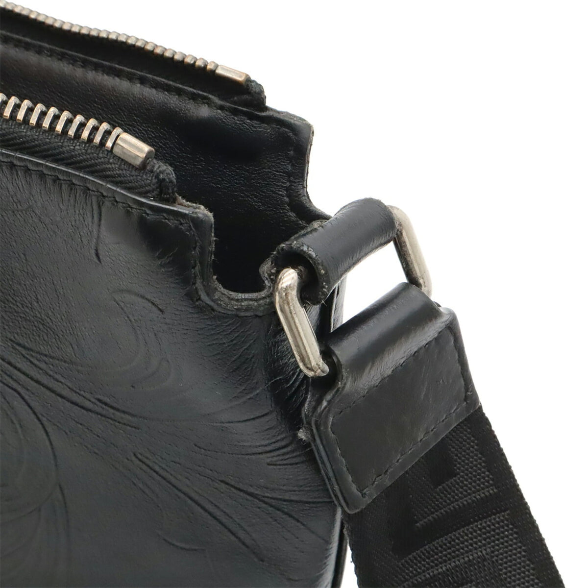 Versace Black Leather Shoulder Bag (Pre-Owned)