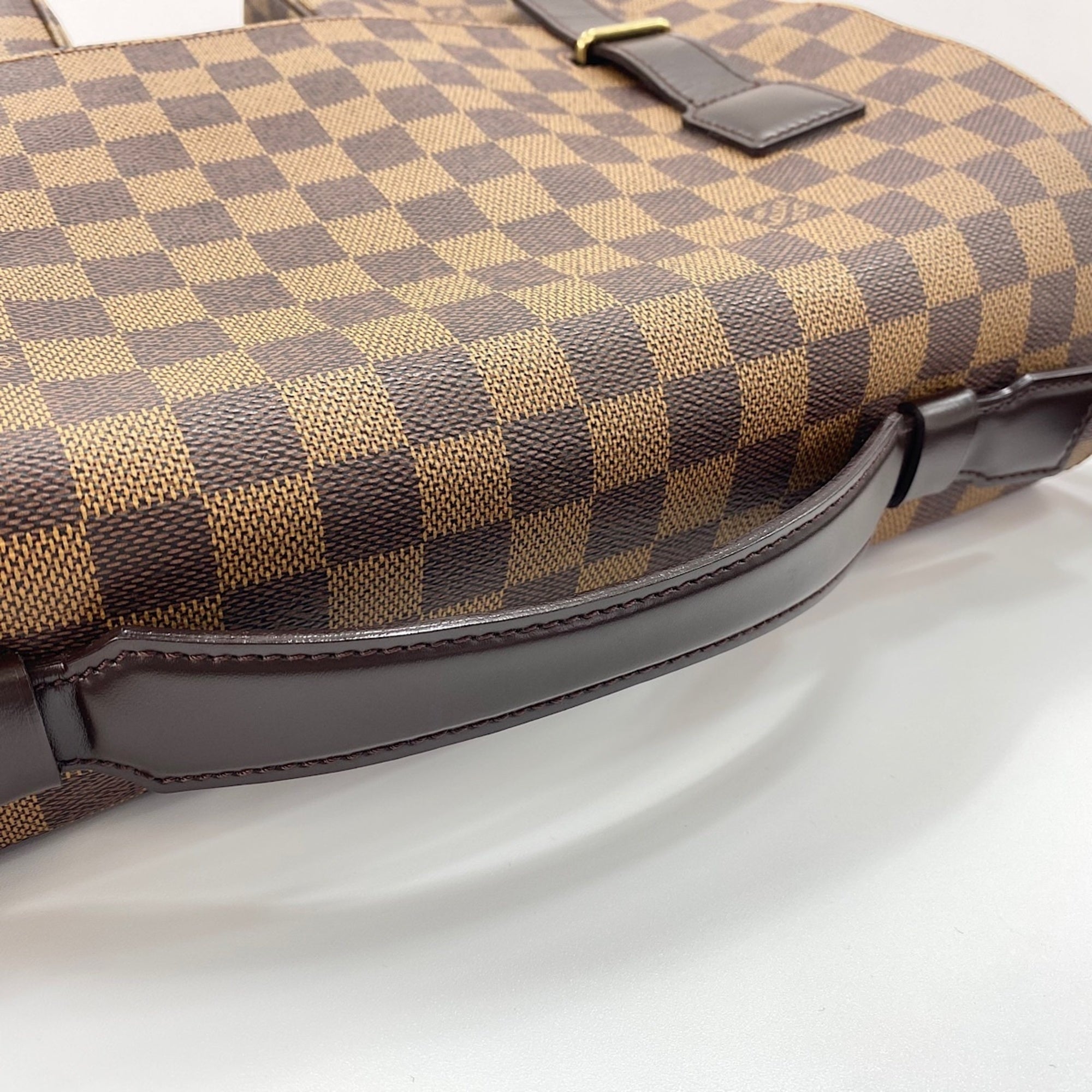 Louis Vuitton Brown Shoulder Bag (Pre-Owned)