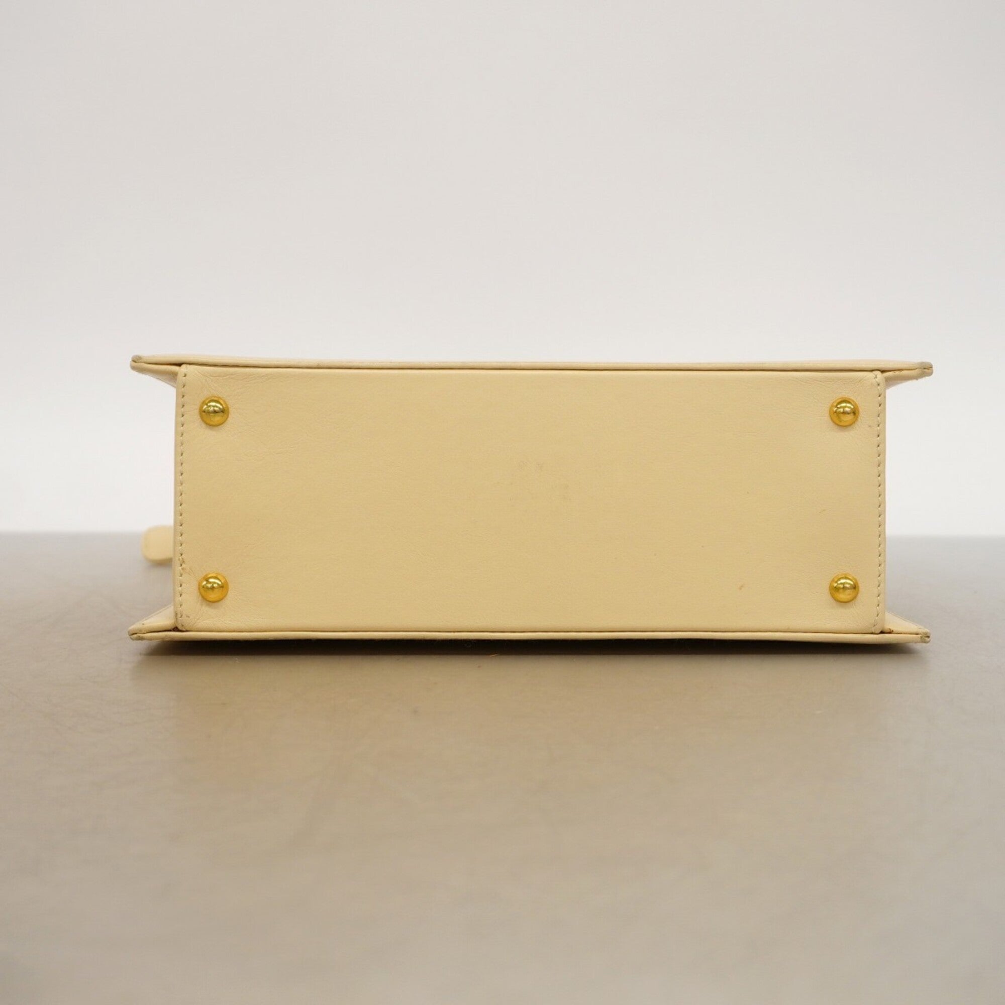 Chanel Ivory Leather Shoulder Bag (Pre-Owned)