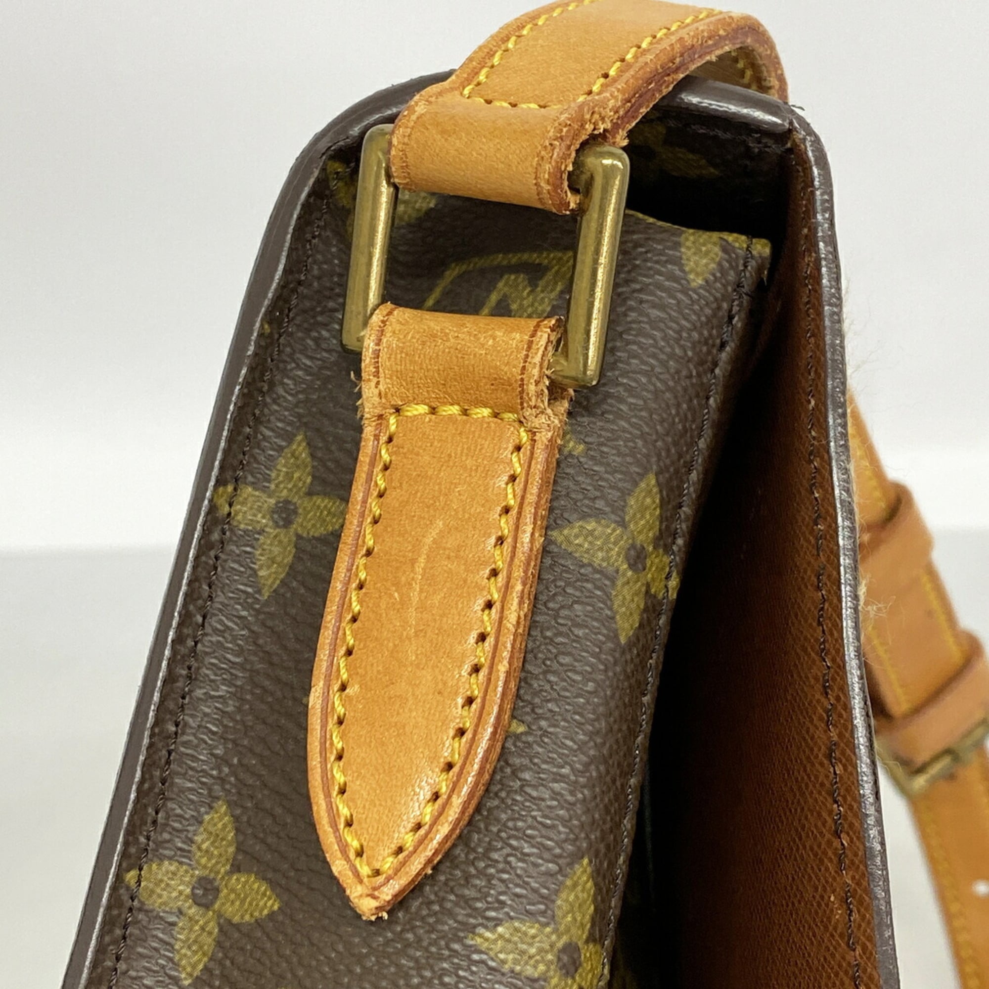 Louis Vuitton Brown Shoulder Bag (Pre-Owned)
