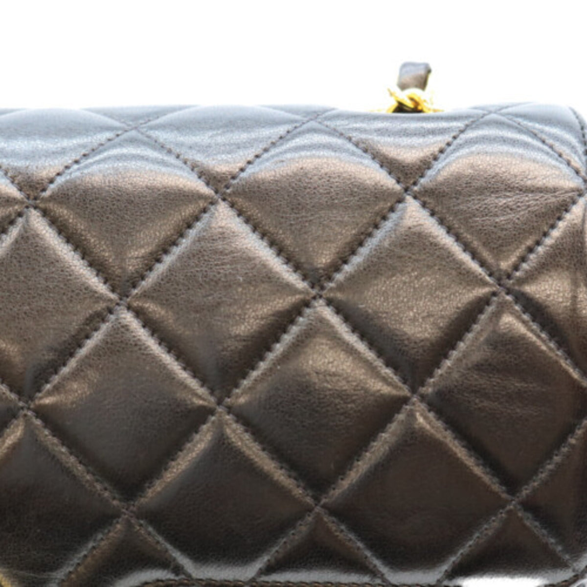 Chanel Black Leather Shoulder Bag (Pre-Owned)