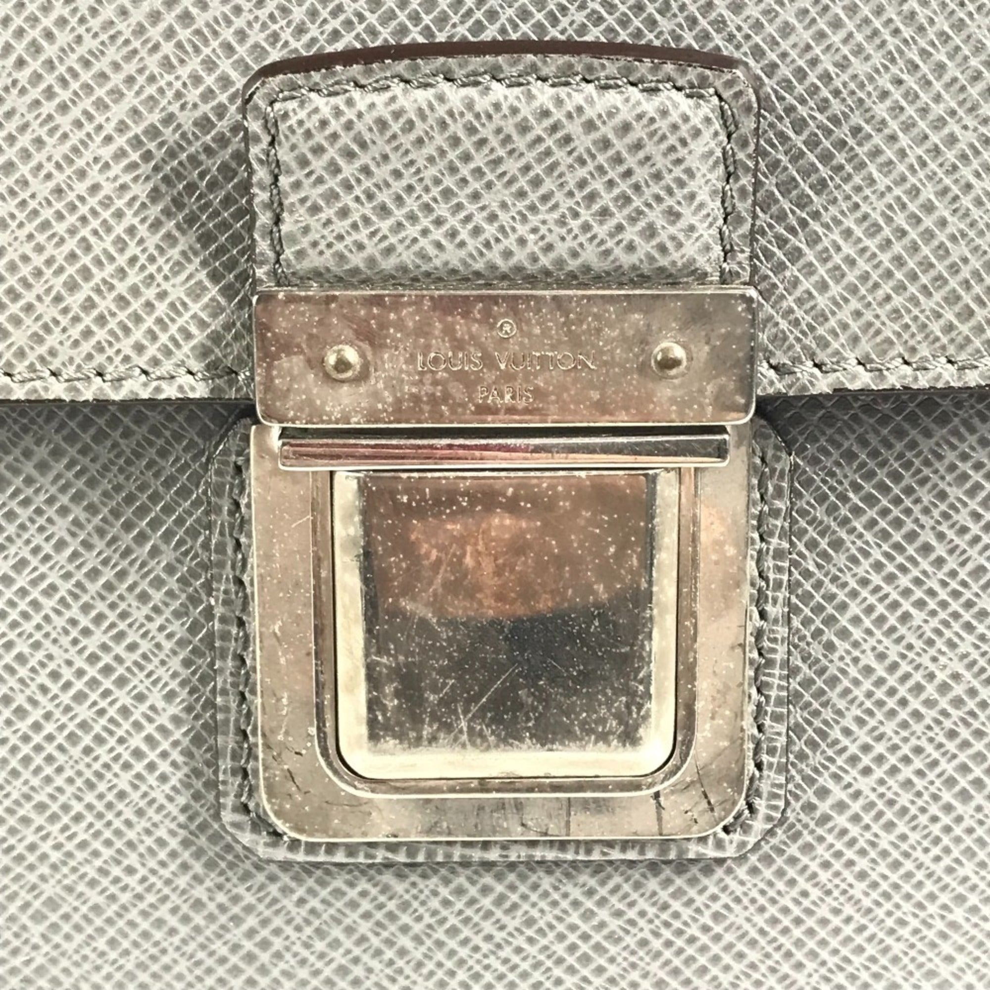 Louis Vuitton Glacier Gray Taiga Leather Briefcase Shoulder Bag (Pre-Owned)