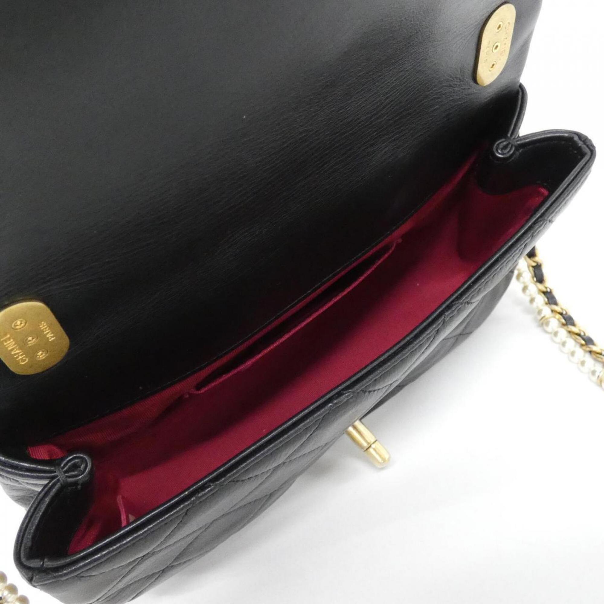 Chanel Black Leather Shoulder Bag (Pre-Owned)