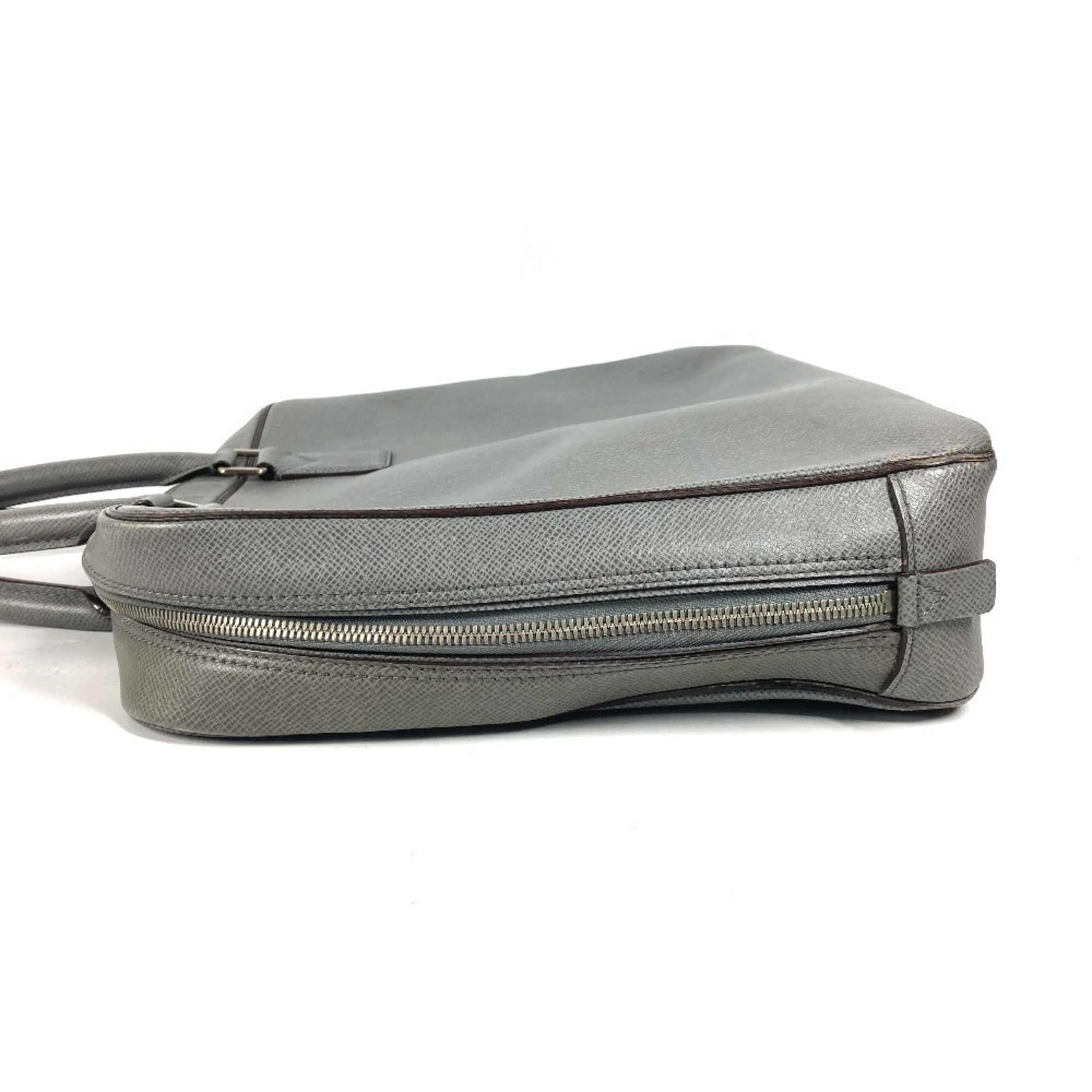 Louis Vuitton Glacier Gray Taiga Leather Handbag Tote Bag (Pre-Owned)