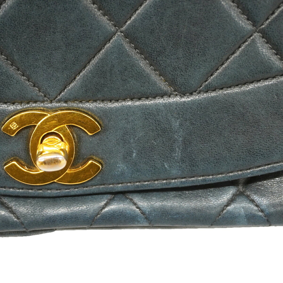 Chanel Black Leather Shoulder Bag (Pre-Owned)