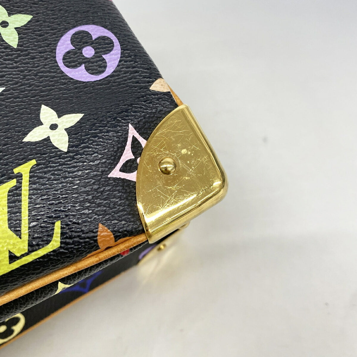 Louis Vuitton Noir Handbag (Pre-Owned)