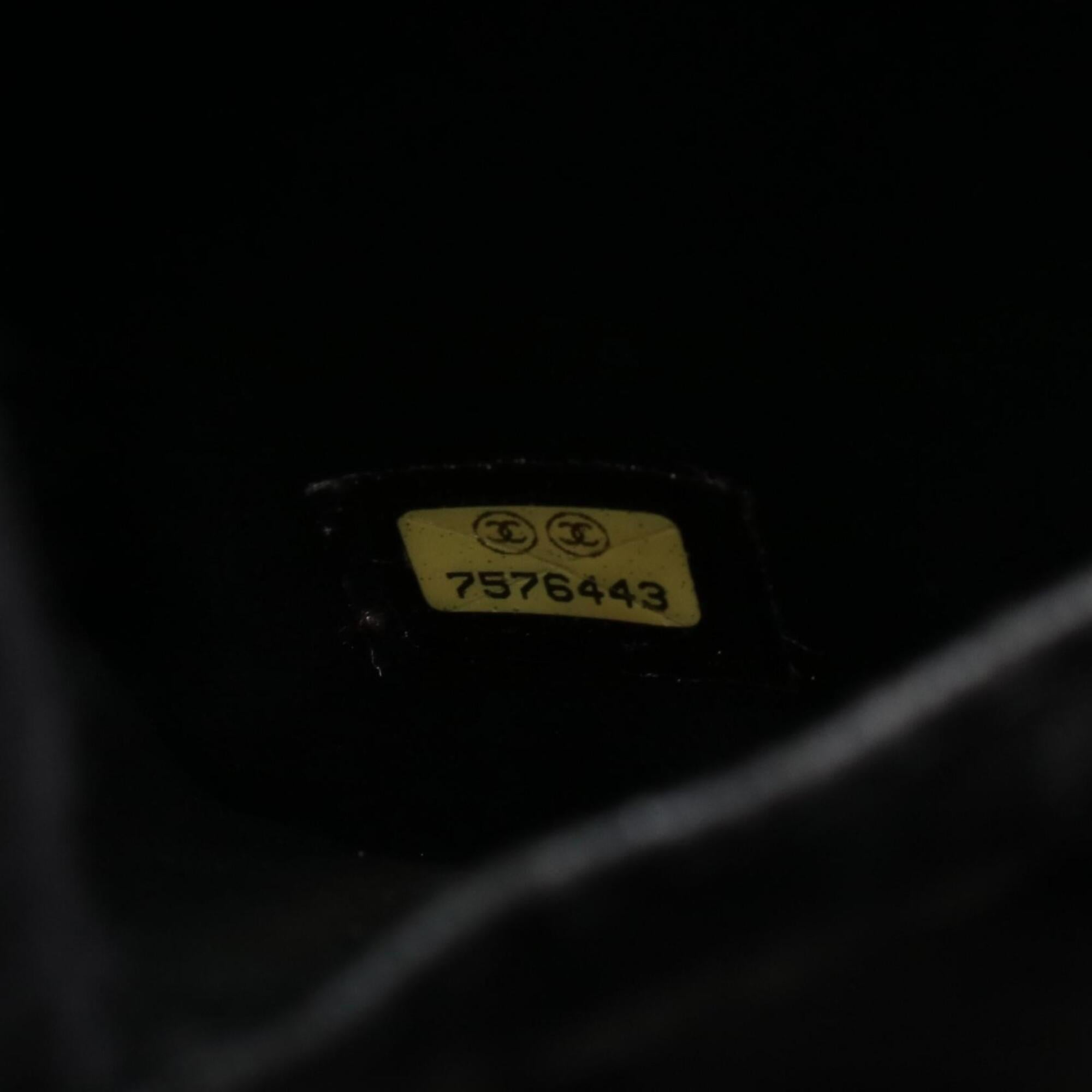 Chanel Black Grained Calfskin Handbag (Pre-Owned)