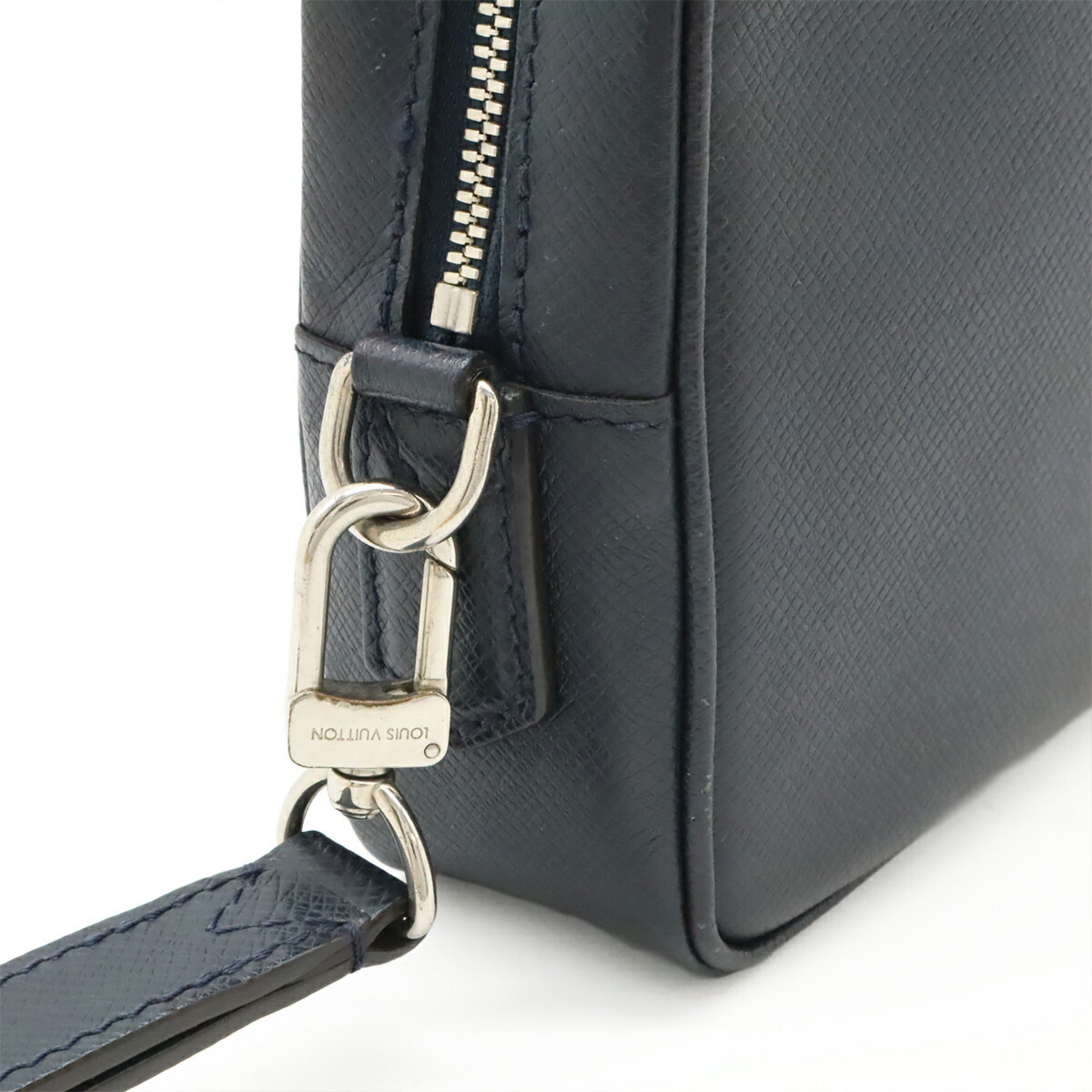 Louis Vuitton Navy Navy Blue Taiga Leather Leather Clutch Bag Handbag Pochette (Pre-Owned)