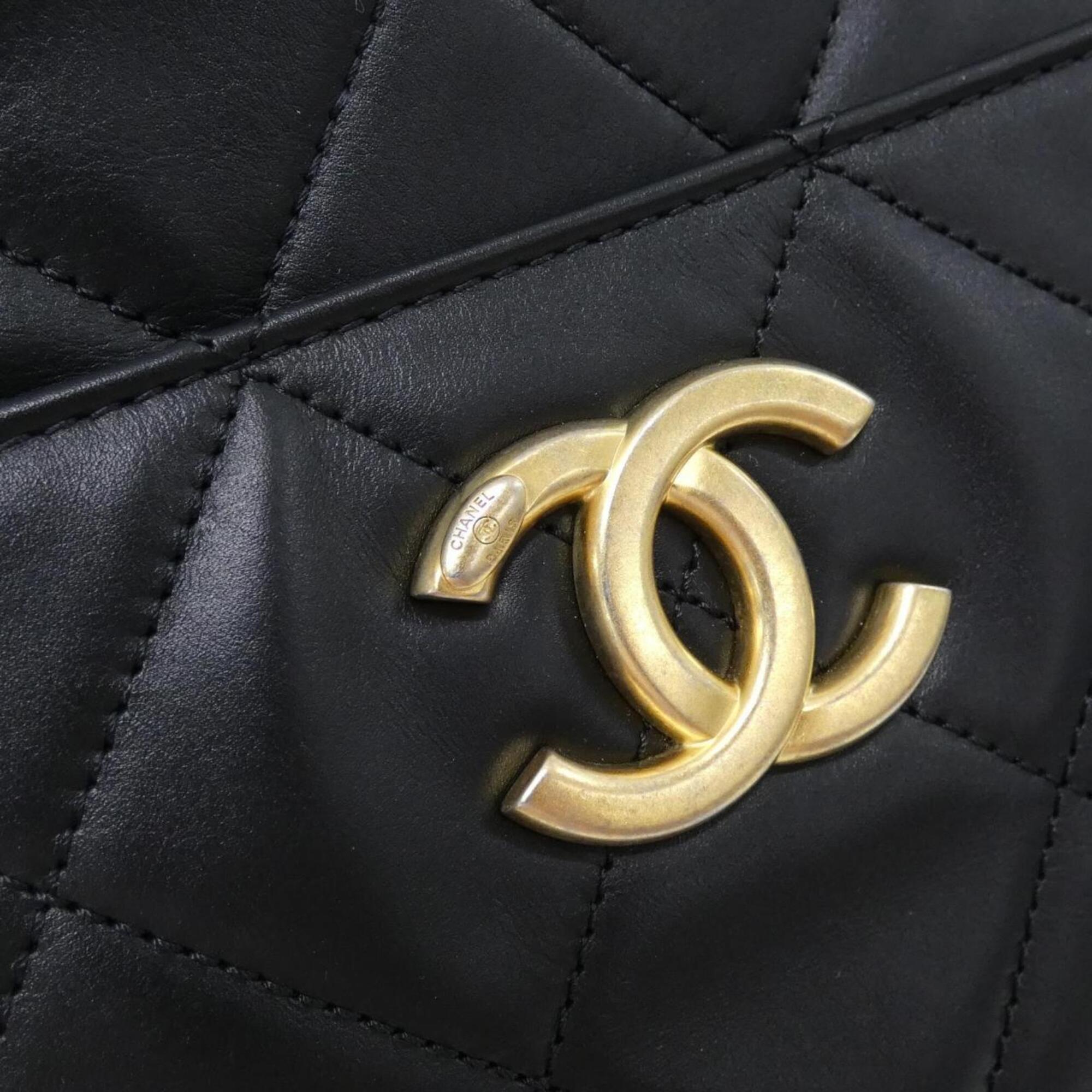 Chanel Black Leather Shoulder Bag (Pre-Owned)