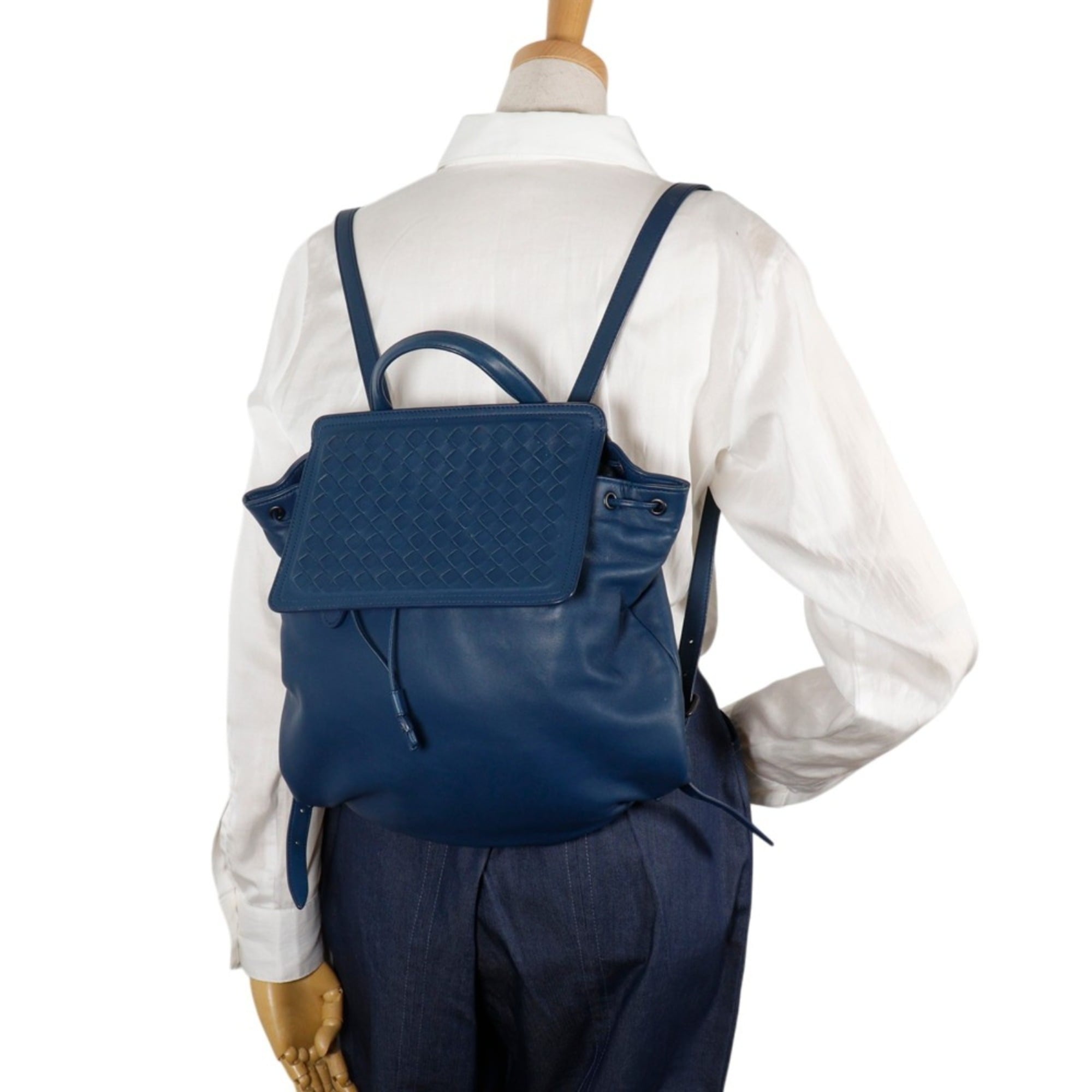 Bottega Veneta Intrecciato Blue Leather Backpack (Pre-Owned)