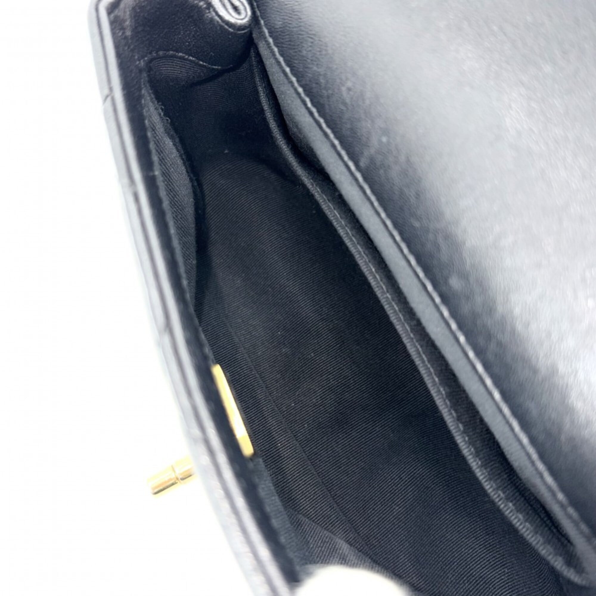 Chanel Black White Leather Shoulder Bag (Pre-Owned)