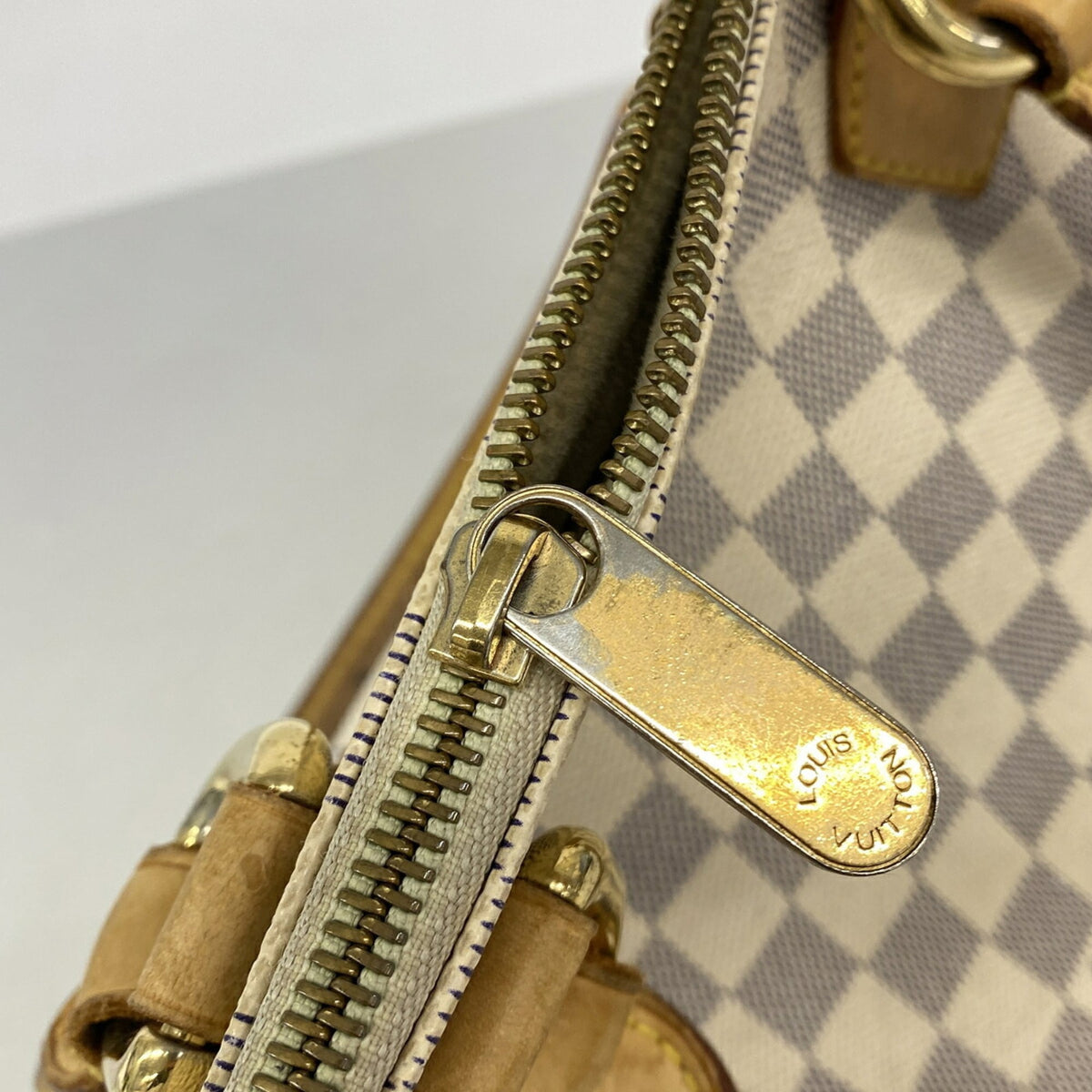 Louis Vuitton White Tote Bag (Pre-Owned)