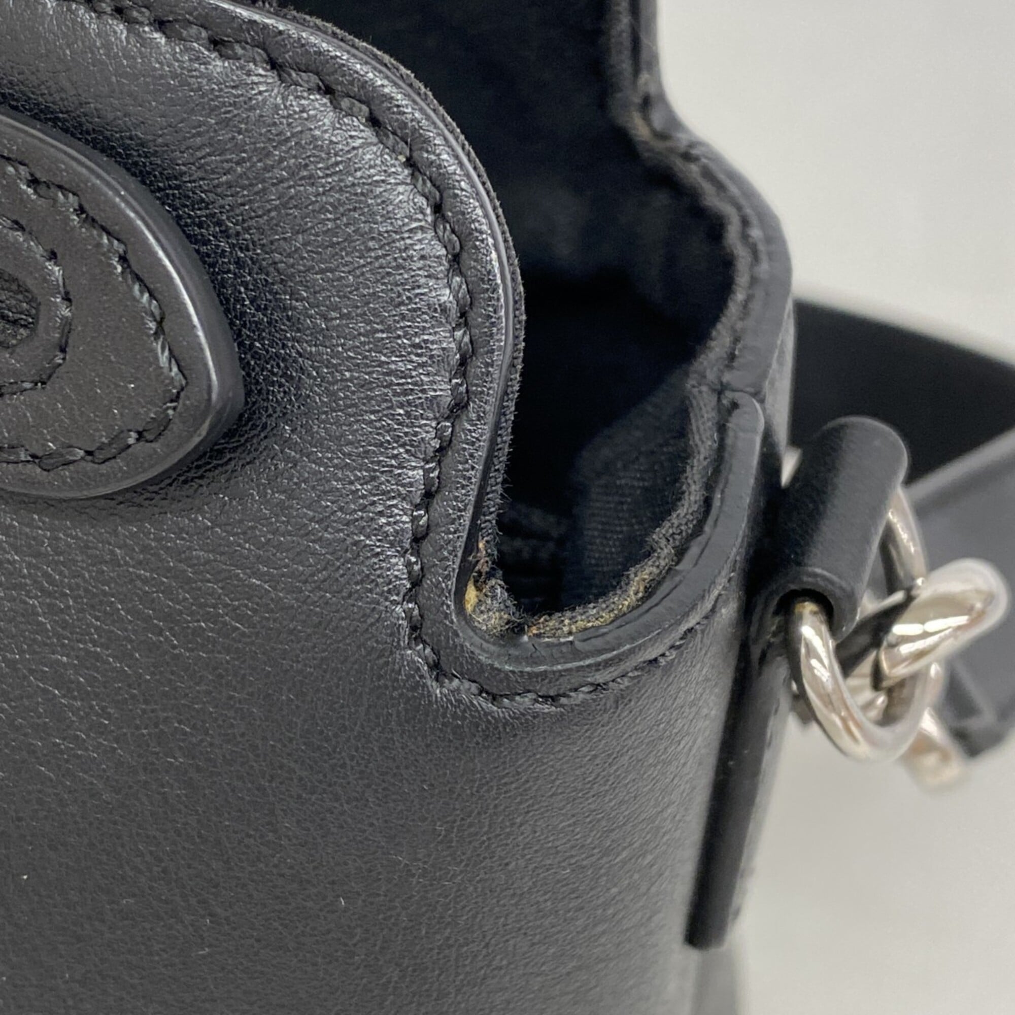 Fendi Black Leather Handbag (Pre-Owned)