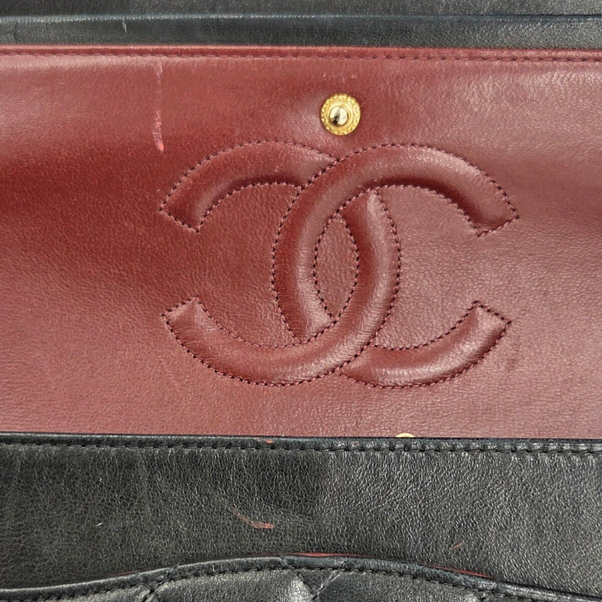 Chanel Matelasse Black Leather Shoulder Bag (Pre-Owned)