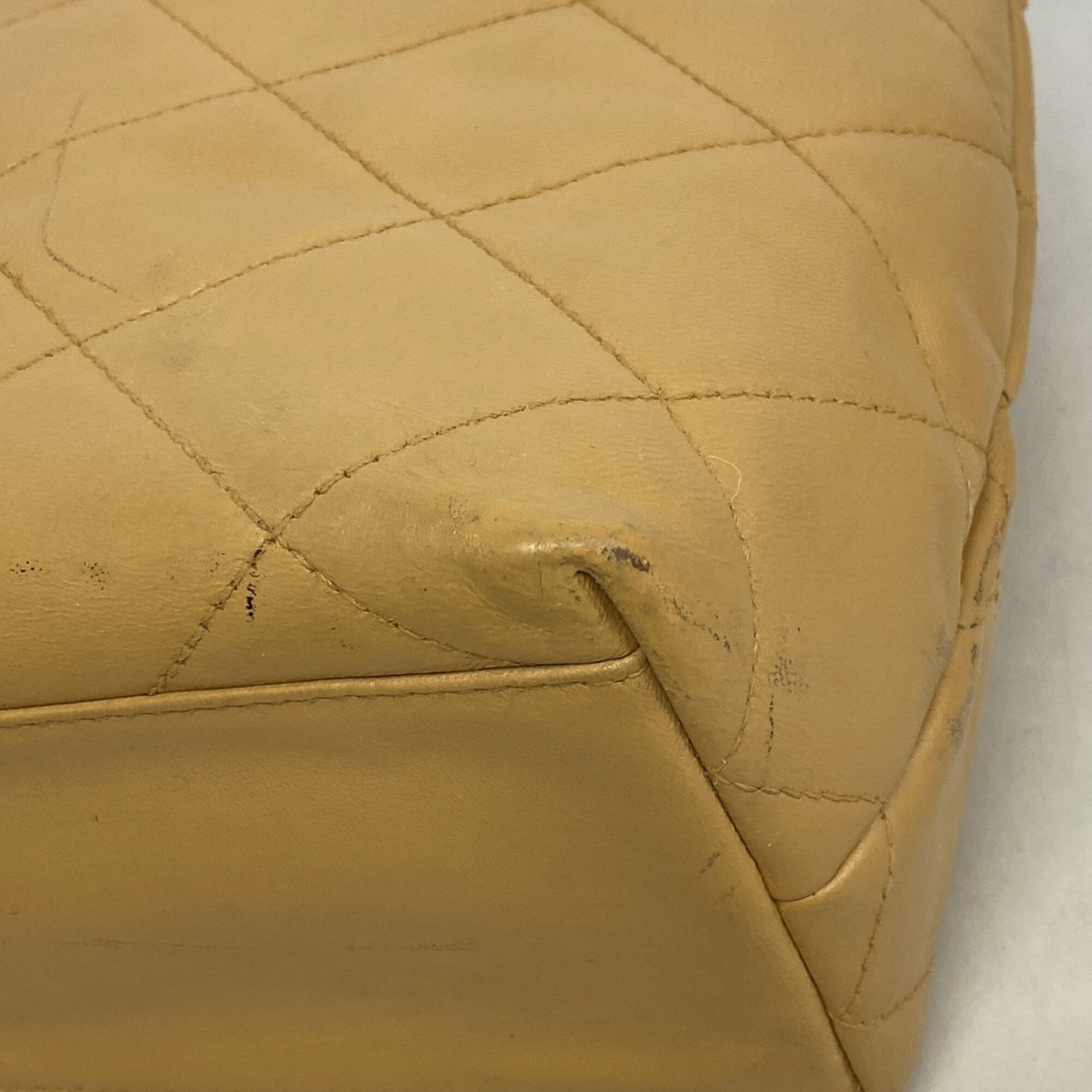 Chanel Brown Leather Handbag (Pre-Owned)